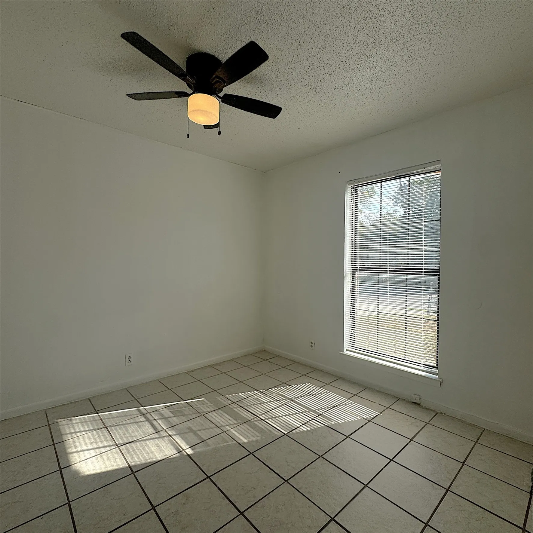 Single Family Residence For Rent in Kaufman County , 1320 S Rockwall Avenue, Terrell, Texas 75160, 3 Bedroom, 1 Bathroom, Garage spaces, 1,196 Sqft, built in 1972, mls#21400252, Real Estate Agent in Terrell, Homes For Rent in Kaufman county, Homes For Rent in Terrell, Realtor in Terrell Texas, Real Estate Brokerage Independent Realty Texas, Luminita Cordes Realtor