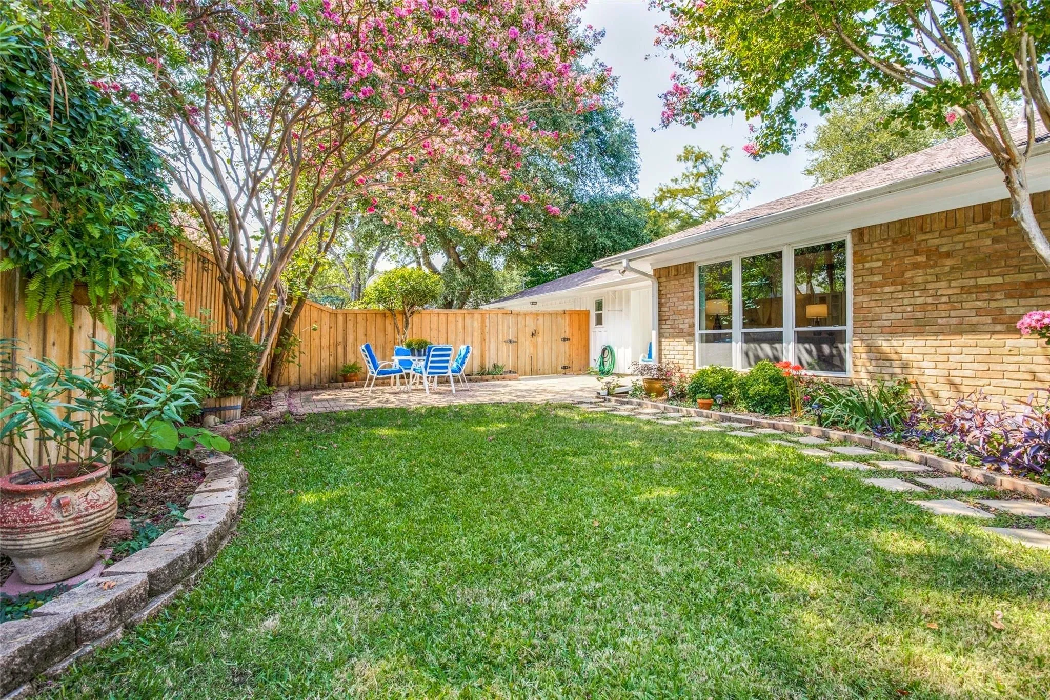Single Family Residence For Sale in Dallas County , 827 Teakwood Place, Richardson, Texas 75080, 4 Bedroom, 2 Bathroom, 2 Garage spaces, 2,047 Sqft, built in 1969, mls#21397849, Real Estate Agent in Richardson, Homes For Sale in Dallas county, Homes For Sale in Richardson, Realtor in Richardson Texas, Real Estate Brokerage Independent Realty Texas, Luminita Cordes Realtor