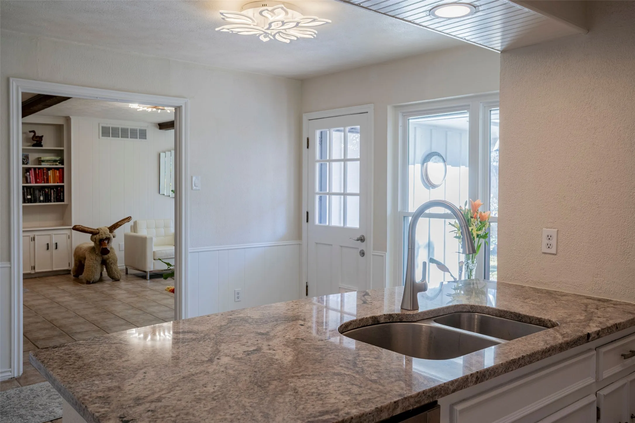 Single Family Residence For Sale in Dallas County , 827 Teakwood Place, Richardson, Texas 75080, 4 Bedroom, 2 Bathroom, 2 Garage spaces, 2,047 Sqft, built in 1969, mls#21397849, Real Estate Agent in Richardson, Homes For Sale in Dallas county, Homes For Sale in Richardson, Realtor in Richardson Texas, Real Estate Brokerage Independent Realty Texas, Luminita Cordes Realtor