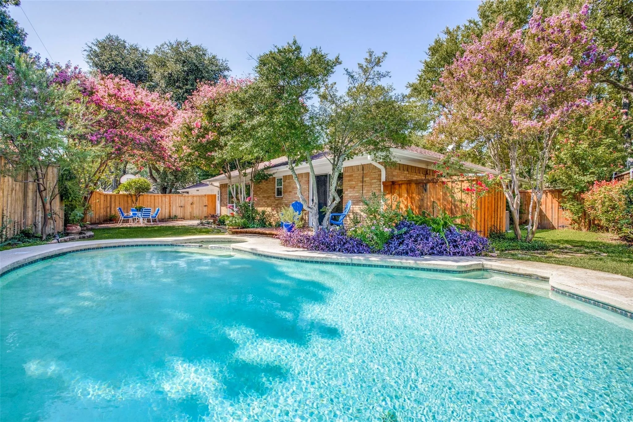 Single Family Residence For Sale in Dallas County , 827 Teakwood Place, Richardson, Texas 75080, 4 Bedroom, 2 Bathroom, 2 Garage spaces, 2,047 Sqft, built in 1969, mls#21397849, Real Estate Agent in Richardson, Homes For Sale in Dallas county, Homes For Sale in Richardson, Realtor in Richardson Texas, Real Estate Brokerage Independent Realty Texas, Luminita Cordes Realtor