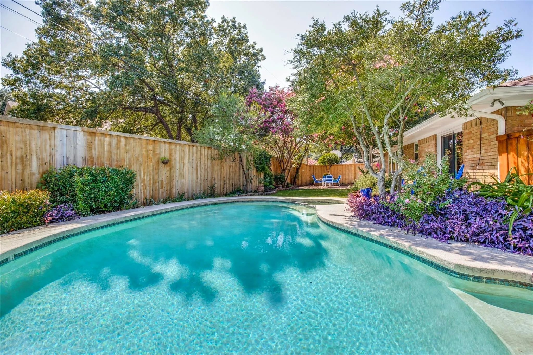 Single Family Residence For Sale in Dallas County , 827 Teakwood Place, Richardson, Texas 75080, 4 Bedroom, 2 Bathroom, 2 Garage spaces, 2,047 Sqft, built in 1969, mls#21397849, Real Estate Agent in Richardson, Homes For Sale in Dallas county, Homes For Sale in Richardson, Realtor in Richardson Texas, Real Estate Brokerage Independent Realty Texas, Luminita Cordes Realtor