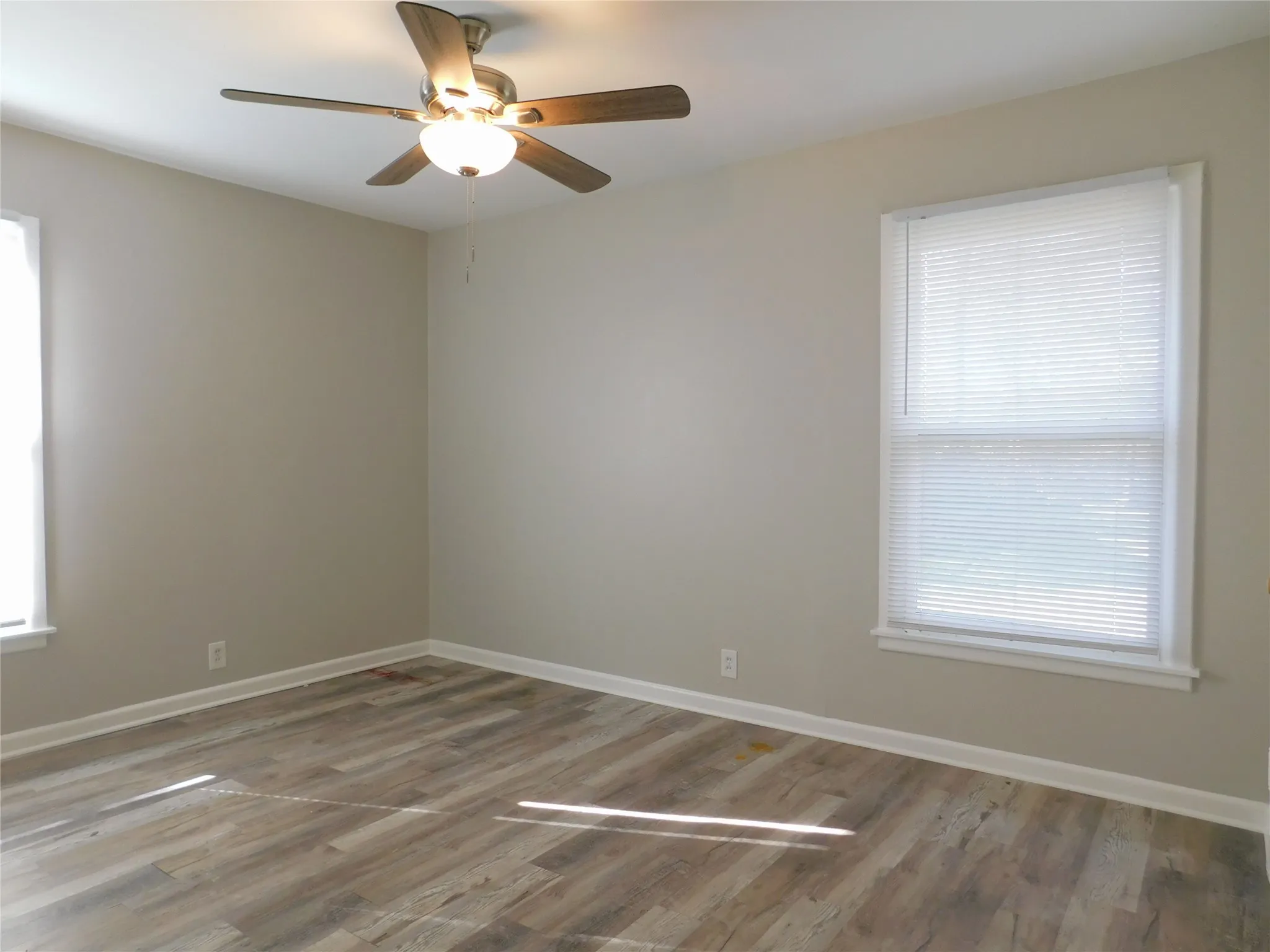 Single Family Residence For Rent in Denton County , 819 Thomas Street, Denton, Texas 76201, 3 Bedroom, 2 Bathroom, Garage spaces, 1,738 Sqft, built in 1957, mls#21399232, Real Estate Agent in Denton, Homes For Rent in Denton county, Homes For Rent in Denton, Realtor in Denton Texas, Real Estate Brokerage Independent Realty Texas, Luminita Cordes Realtor