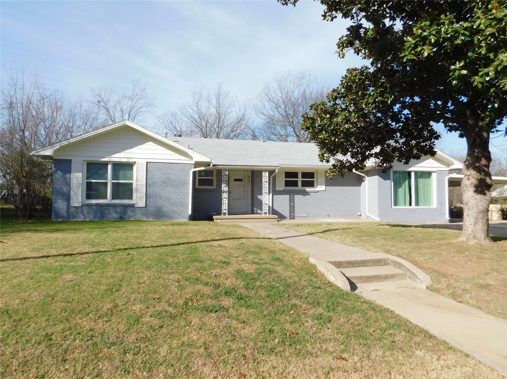 Single Family Residence For Rent in Denton County , 819 Thomas Street, Denton, Texas 76201, 3 Bedroom, 2 Bathroom, Garage spaces, 1,738 Sqft, built in 1957, mls#21399232, Real Estate Agent in Denton, Homes For Rent in Denton county, Homes For Rent in Denton, Realtor in Denton Texas, Real Estate Brokerage Independent Realty Texas, Luminita Cordes Realtor
