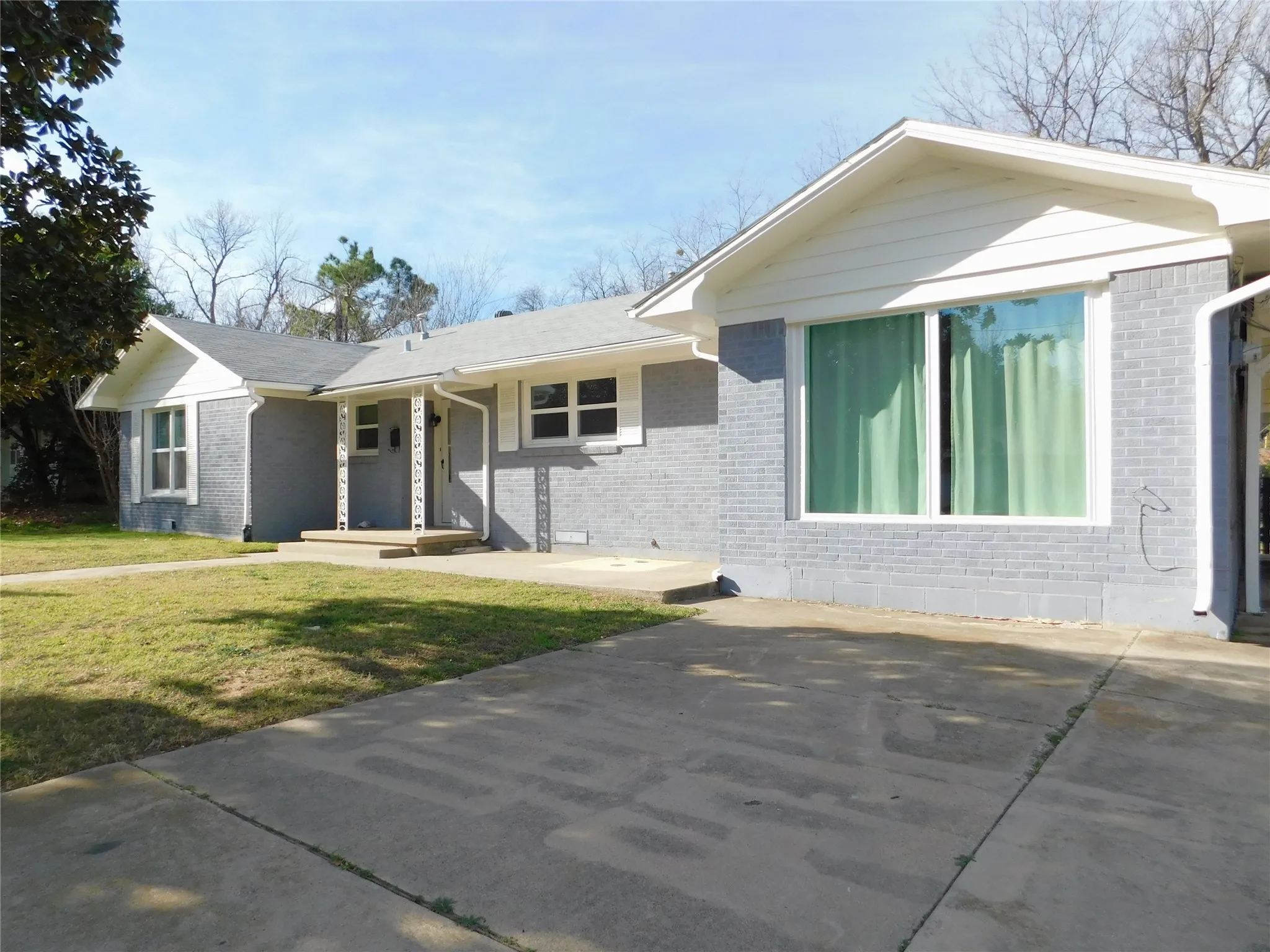 Single Family Residence For Rent in Denton County , 819 Thomas Street, Denton, Texas 76201, 3 Bedroom, 2 Bathroom, Garage spaces, 1,738 Sqft, built in 1957, mls#21399232, Real Estate Agent in Denton, Homes For Rent in Denton county, Homes For Rent in Denton, Realtor in Denton Texas, Real Estate Brokerage Independent Realty Texas, Luminita Cordes Realtor
