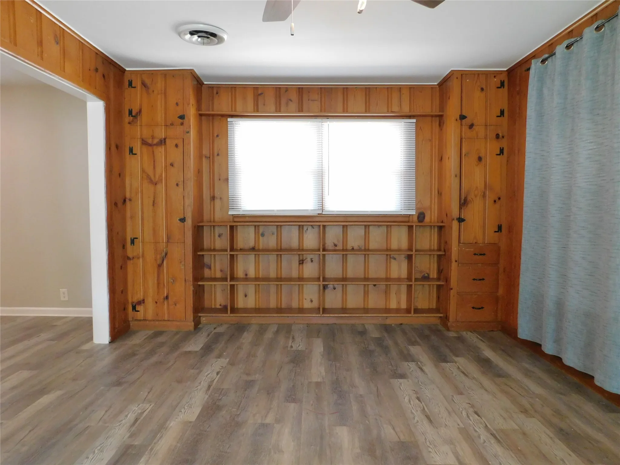 Single Family Residence For Rent in Denton County , 819 Thomas Street, Denton, Texas 76201, 3 Bedroom, 2 Bathroom, Garage spaces, 1,738 Sqft, built in 1957, mls#21399232, Real Estate Agent in Denton, Homes For Rent in Denton county, Homes For Rent in Denton, Realtor in Denton Texas, Real Estate Brokerage Independent Realty Texas, Luminita Cordes Realtor