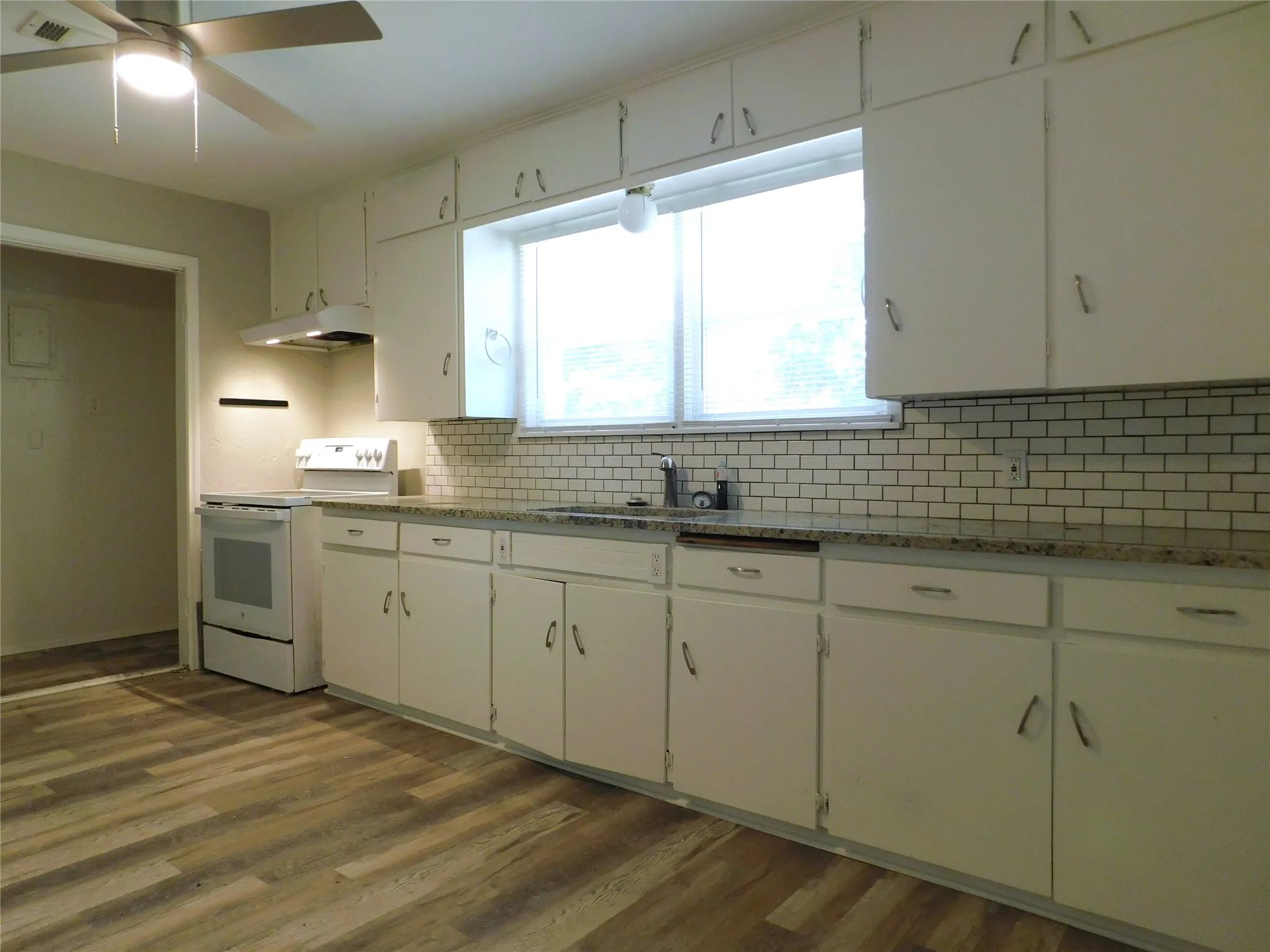 Single Family Residence For Rent in Denton County , 819 Thomas Street, Denton, Texas 76201, 3 Bedroom, 2 Bathroom, Garage spaces, 1,738 Sqft, built in 1957, mls#21399232, Real Estate Agent in Denton, Homes For Rent in Denton county, Homes For Rent in Denton, Realtor in Denton Texas, Real Estate Brokerage Independent Realty Texas, Luminita Cordes Realtor