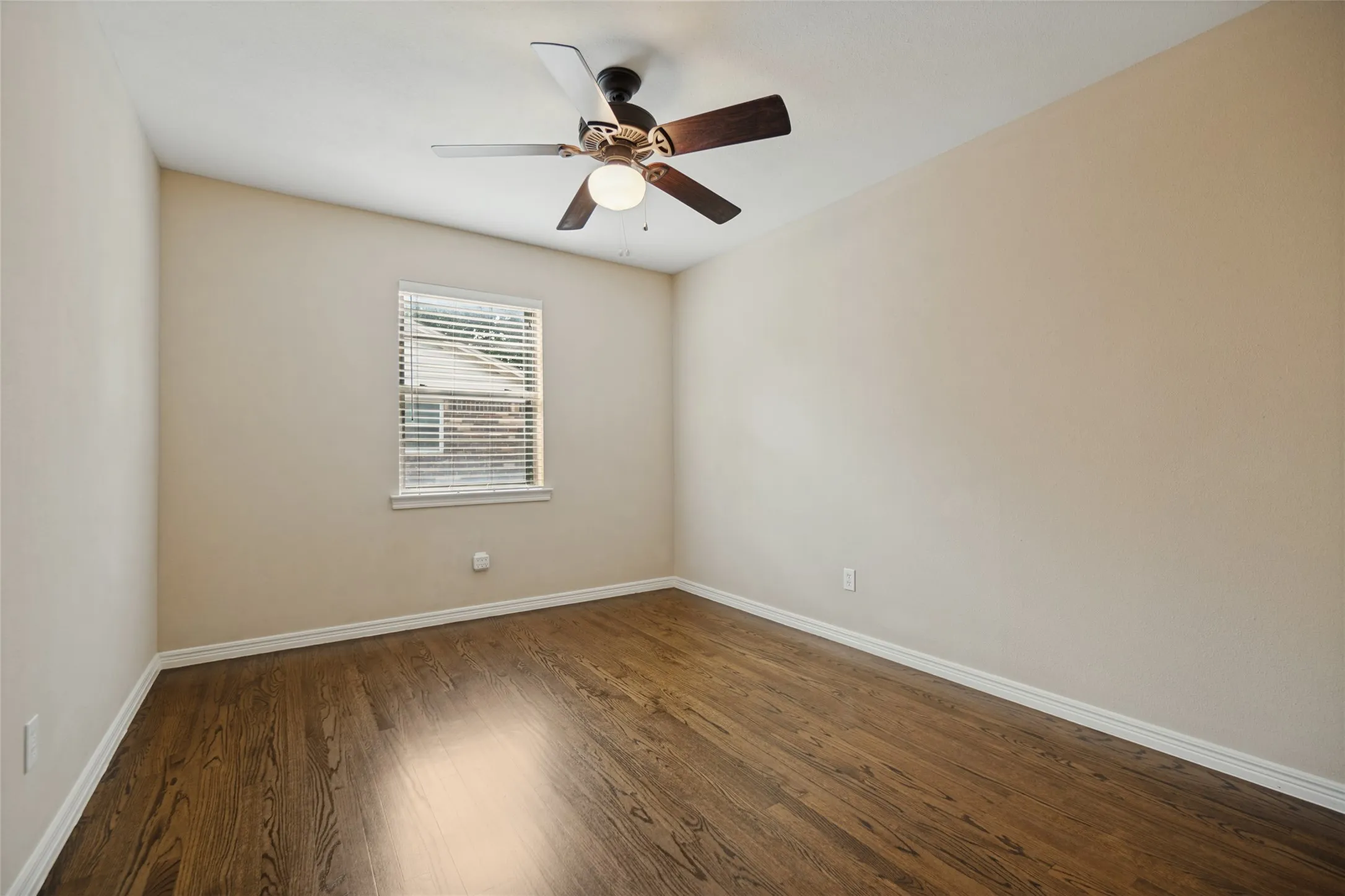 Single Family Residence For Sale in Dallas County , 9941 Chippendale Drive, Dallas, Texas 75238, 3 Bedroom, 2 Bathroom, 2 Garage spaces, 1,796 Sqft, built in 1961, mls#21399217, Real Estate Agent in Dallas, Homes For Sale in Dallas county, Homes For Sale in Dallas, Realtor in Dallas Texas, Real Estate Brokerage Independent Realty Texas, Luminita Cordes Realtor