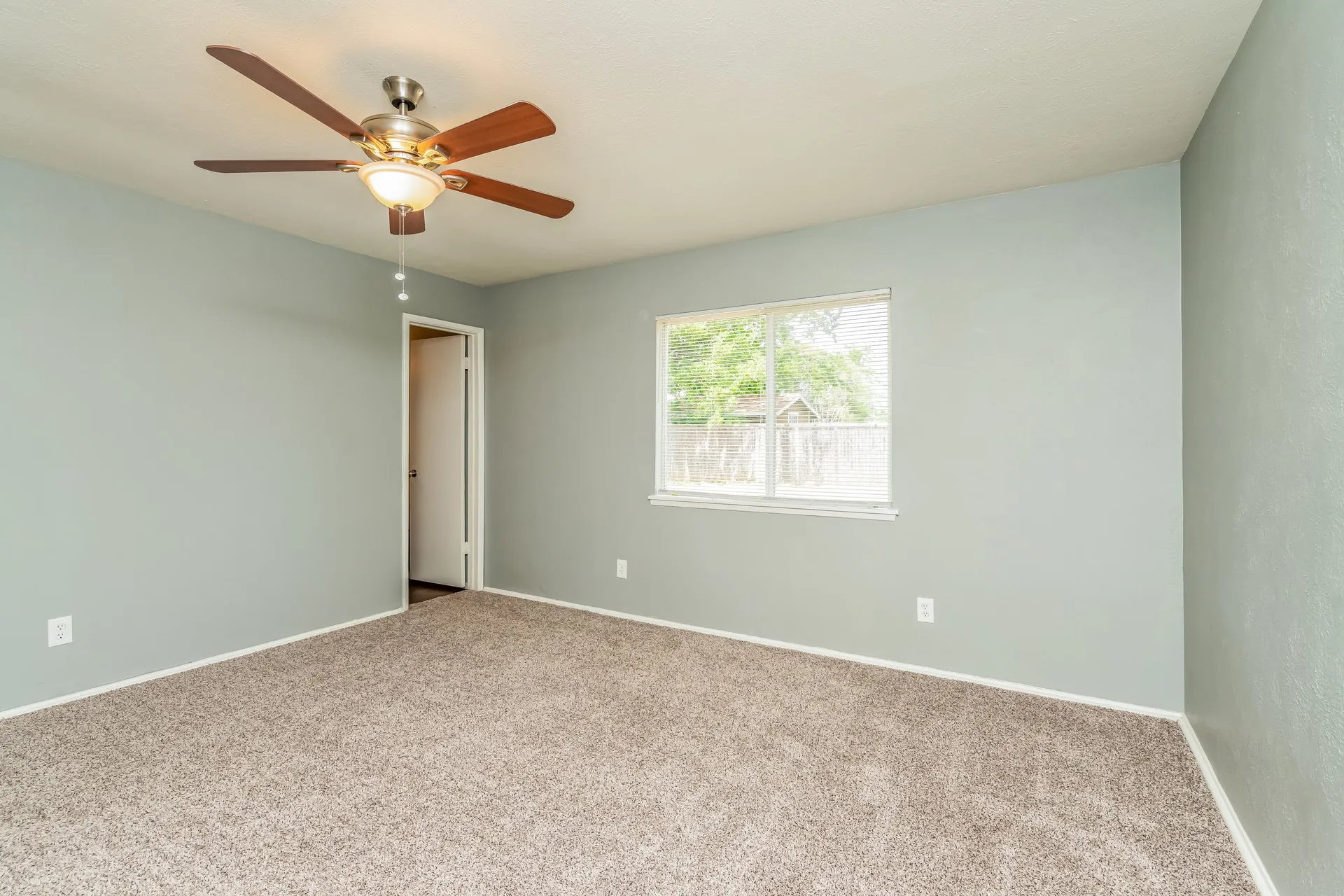 Single Family Residence For Rent in Tarrant County , 7005 WILDBRIAR Court E, Fort Worth, Texas 76120, 3 Bedroom, 2 Bathroom, 1 Garage spaces, 1,467 Sqft, built in 1955, mls#21400259, Real Estate Agent in Fort Worth, Homes For Rent in Tarrant county, Homes For Rent in Fort Worth, Realtor in Fort Worth Texas, Real Estate Brokerage Independent Realty Texas, Luminita Cordes Realtor
