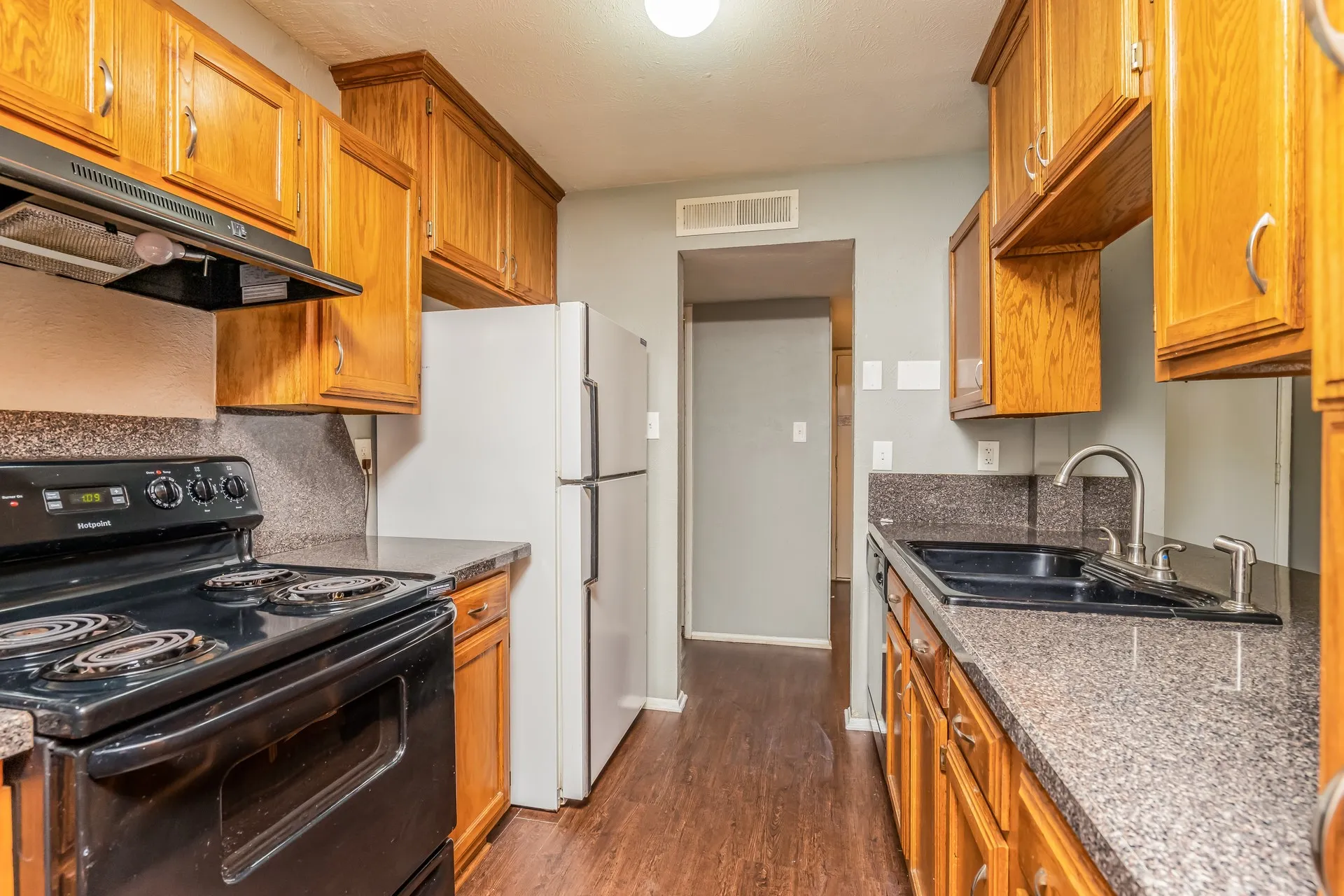 Single Family Residence For Rent in Tarrant County , 7005 WILDBRIAR Court E, Fort Worth, Texas 76120, 3 Bedroom, 2 Bathroom, 1 Garage spaces, 1,467 Sqft, built in 1955, mls#21400259, Real Estate Agent in Fort Worth, Homes For Rent in Tarrant county, Homes For Rent in Fort Worth, Realtor in Fort Worth Texas, Real Estate Brokerage Independent Realty Texas, Luminita Cordes Realtor