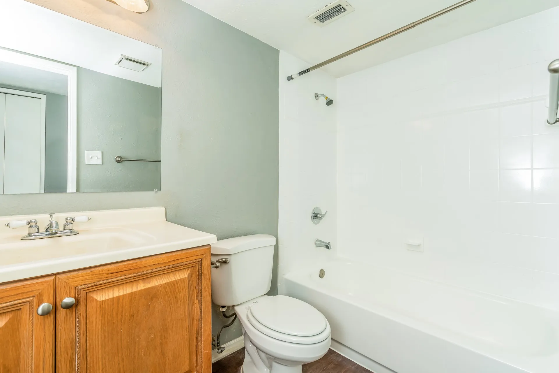 Single Family Residence For Rent in Tarrant County , 7005 WILDBRIAR Court E, Fort Worth, Texas 76120, 3 Bedroom, 2 Bathroom, 1 Garage spaces, 1,467 Sqft, built in 1955, mls#21400259, Real Estate Agent in Fort Worth, Homes For Rent in Tarrant county, Homes For Rent in Fort Worth, Realtor in Fort Worth Texas, Real Estate Brokerage Independent Realty Texas, Luminita Cordes Realtor