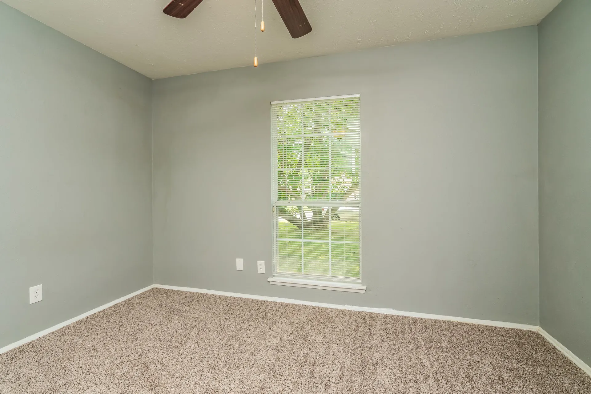 Single Family Residence For Rent in Tarrant County , 7005 WILDBRIAR Court E, Fort Worth, Texas 76120, 3 Bedroom, 2 Bathroom, 1 Garage spaces, 1,467 Sqft, built in 1955, mls#21400259, Real Estate Agent in Fort Worth, Homes For Rent in Tarrant county, Homes For Rent in Fort Worth, Realtor in Fort Worth Texas, Real Estate Brokerage Independent Realty Texas, Luminita Cordes Realtor