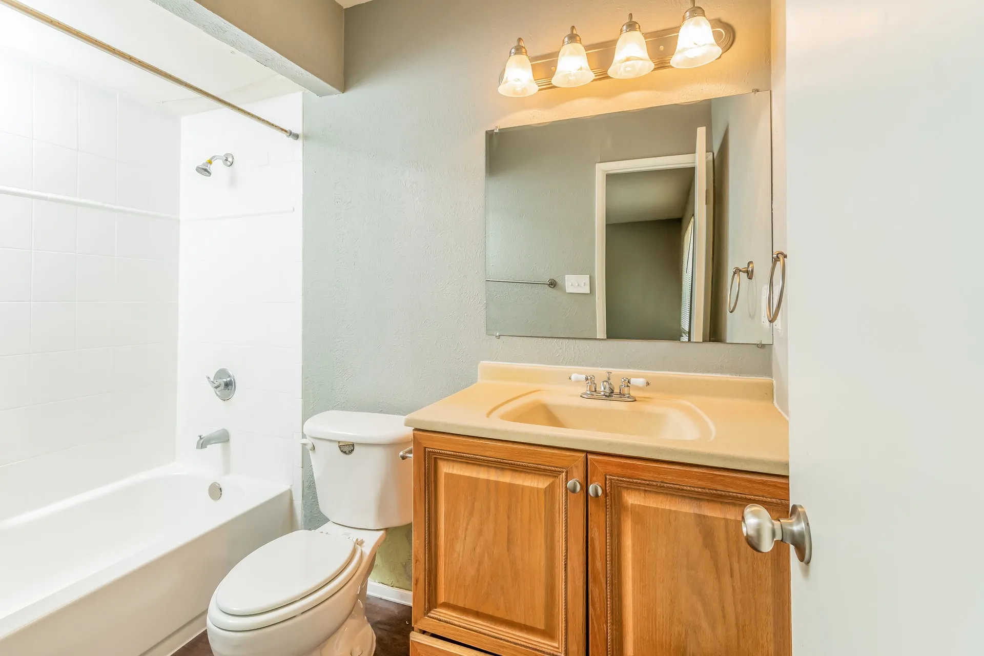 Single Family Residence For Rent in Tarrant County , 7005 WILDBRIAR Court E, Fort Worth, Texas 76120, 3 Bedroom, 2 Bathroom, 1 Garage spaces, 1,467 Sqft, built in 1955, mls#21400259, Real Estate Agent in Fort Worth, Homes For Rent in Tarrant county, Homes For Rent in Fort Worth, Realtor in Fort Worth Texas, Real Estate Brokerage Independent Realty Texas, Luminita Cordes Realtor