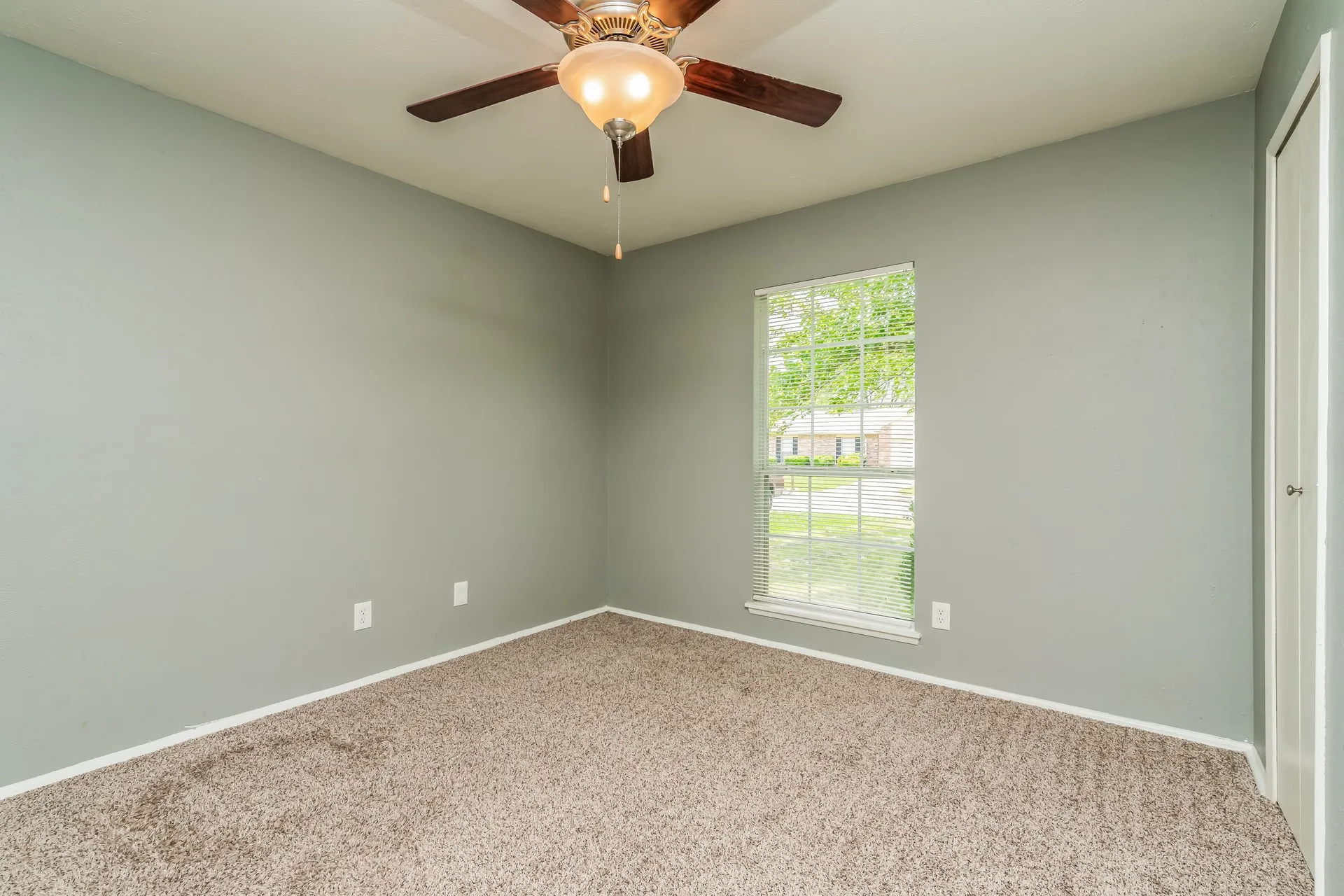 Single Family Residence For Rent in Tarrant County , 7005 WILDBRIAR Court E, Fort Worth, Texas 76120, 3 Bedroom, 2 Bathroom, 1 Garage spaces, 1,467 Sqft, built in 1955, mls#21400259, Real Estate Agent in Fort Worth, Homes For Rent in Tarrant county, Homes For Rent in Fort Worth, Realtor in Fort Worth Texas, Real Estate Brokerage Independent Realty Texas, Luminita Cordes Realtor