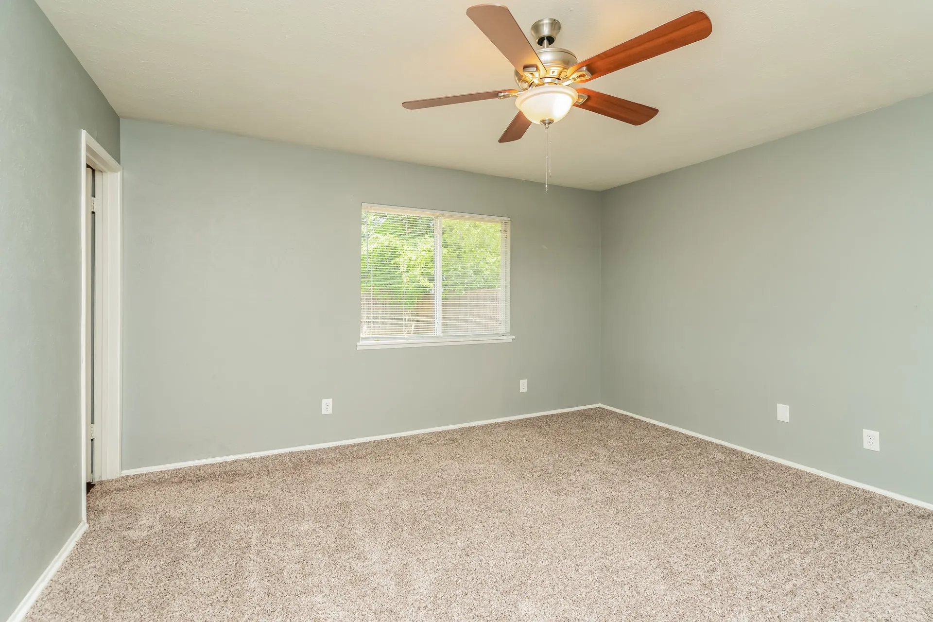 Single Family Residence For Rent in Tarrant County , 7005 WILDBRIAR Court E, Fort Worth, Texas 76120, 3 Bedroom, 2 Bathroom, 1 Garage spaces, 1,467 Sqft, built in 1955, mls#21400259, Real Estate Agent in Fort Worth, Homes For Rent in Tarrant county, Homes For Rent in Fort Worth, Realtor in Fort Worth Texas, Real Estate Brokerage Independent Realty Texas, Luminita Cordes Realtor