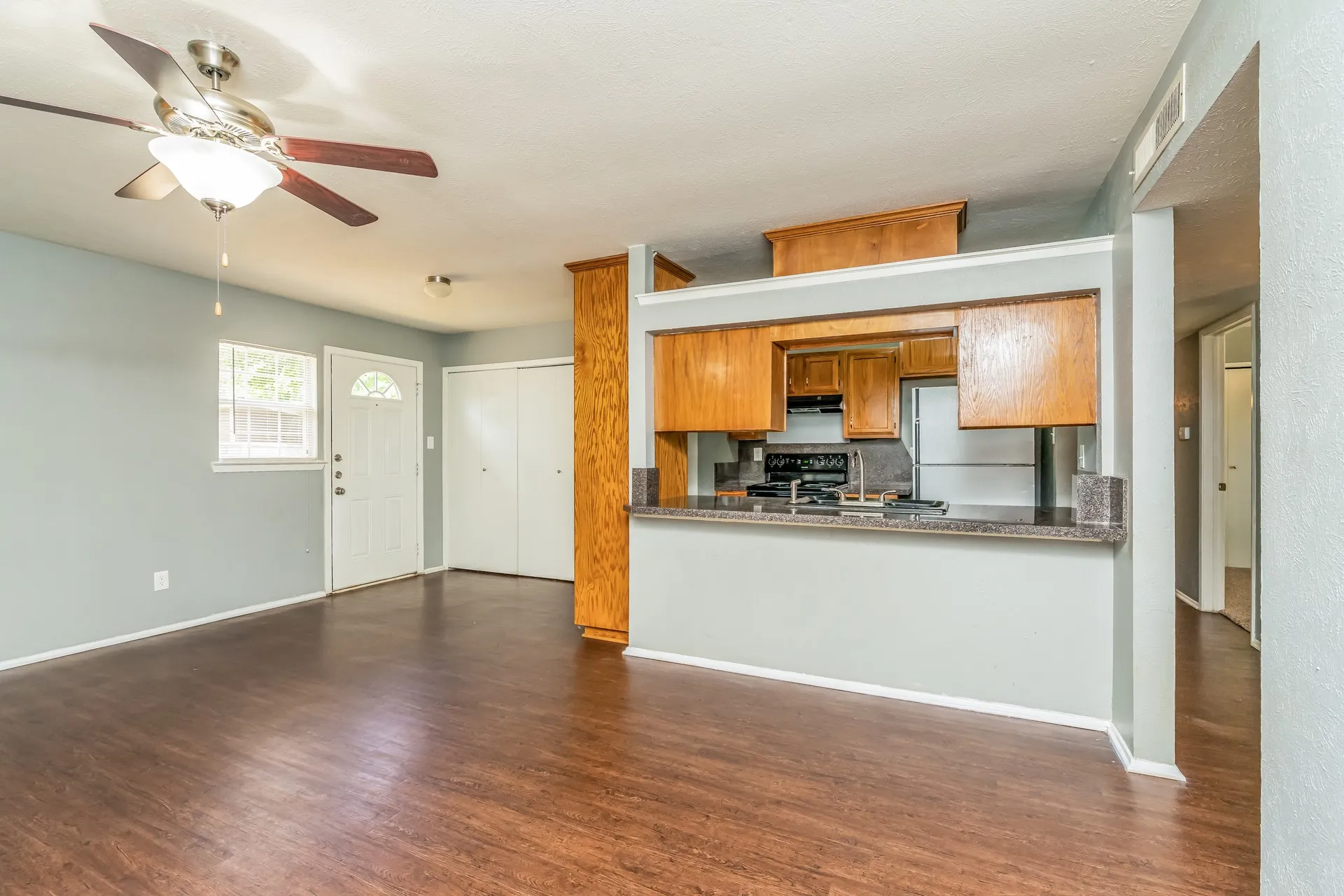 Single Family Residence For Rent in Tarrant County , 7005 WILDBRIAR Court E, Fort Worth, Texas 76120, 3 Bedroom, 2 Bathroom, 1 Garage spaces, 1,467 Sqft, built in 1955, mls#21400259, Real Estate Agent in Fort Worth, Homes For Rent in Tarrant county, Homes For Rent in Fort Worth, Realtor in Fort Worth Texas, Real Estate Brokerage Independent Realty Texas, Luminita Cordes Realtor