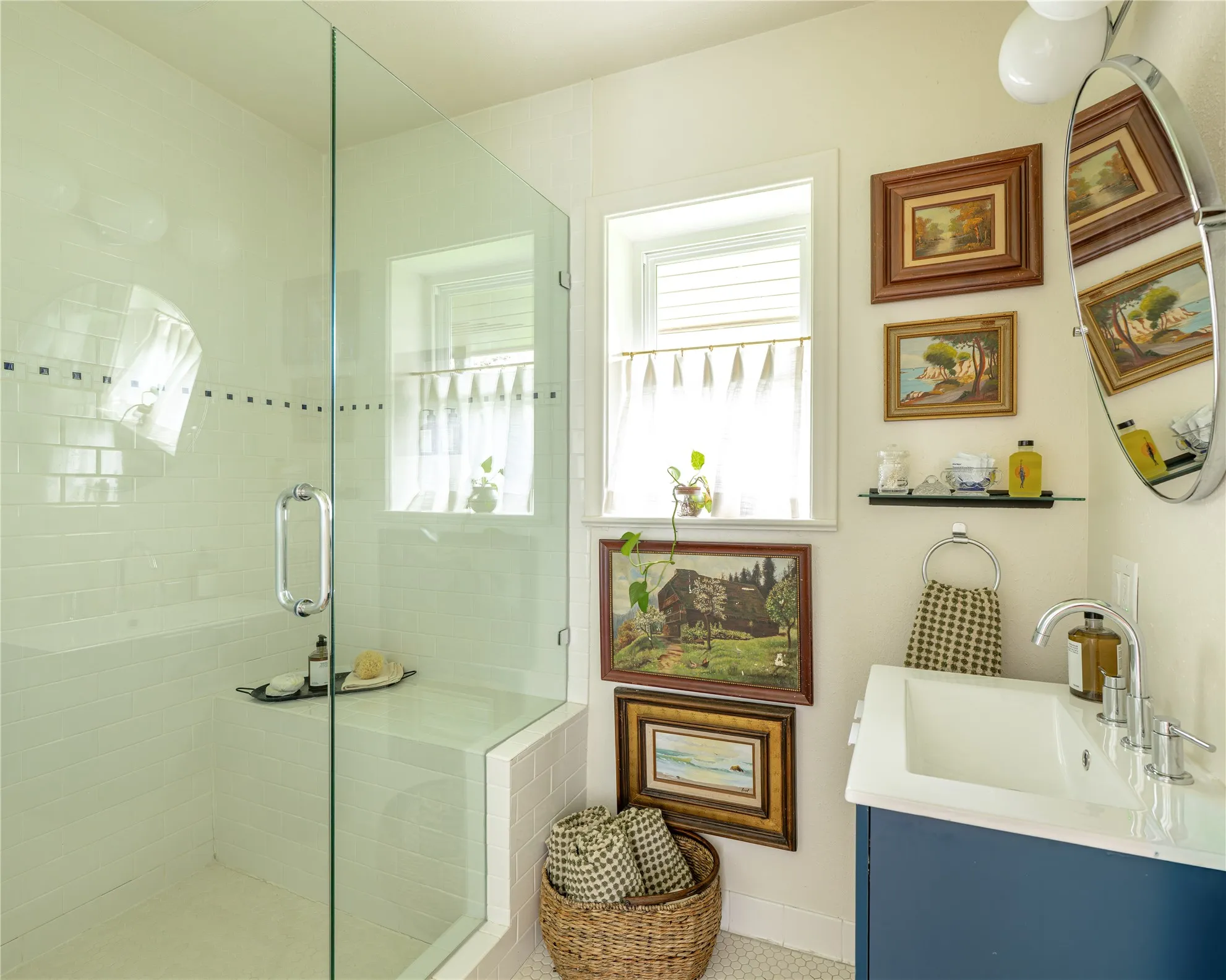 Guest Quarters Bath