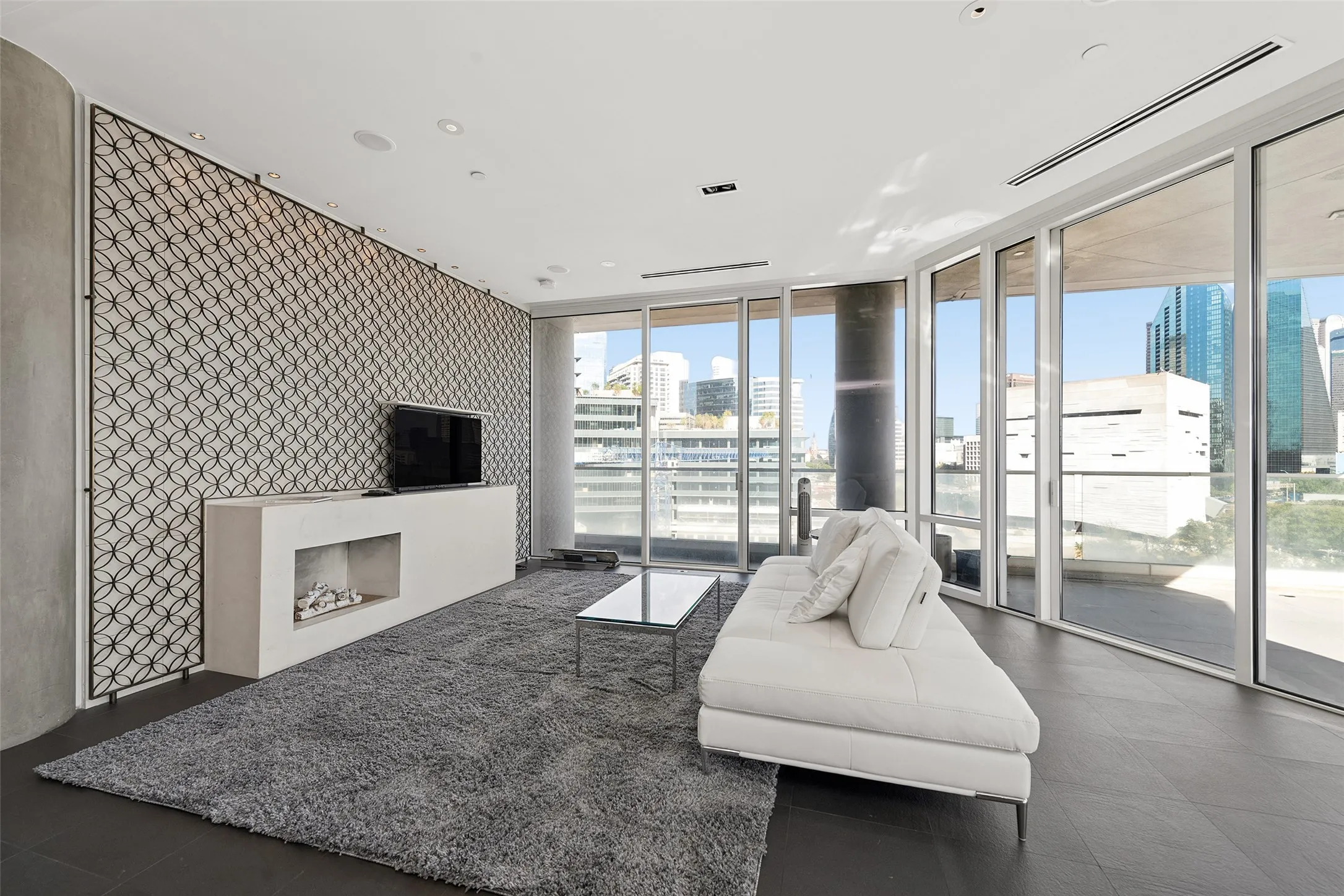 Condominium For Rent in Dallas County , 2408 Victory Park Lane 735, Dallas, Texas 75219, 2 Bedroom, 2 Bathroom, 2 Garage spaces, 1,442 Sqft, built in 2005, mls#21398789, Real Estate Agent in Dallas, Homes For Rent in Dallas county, Homes For Rent in Dallas, Realtor in Dallas Texas, Real Estate Brokerage Independent Realty Texas, Luminita Cordes Realtor