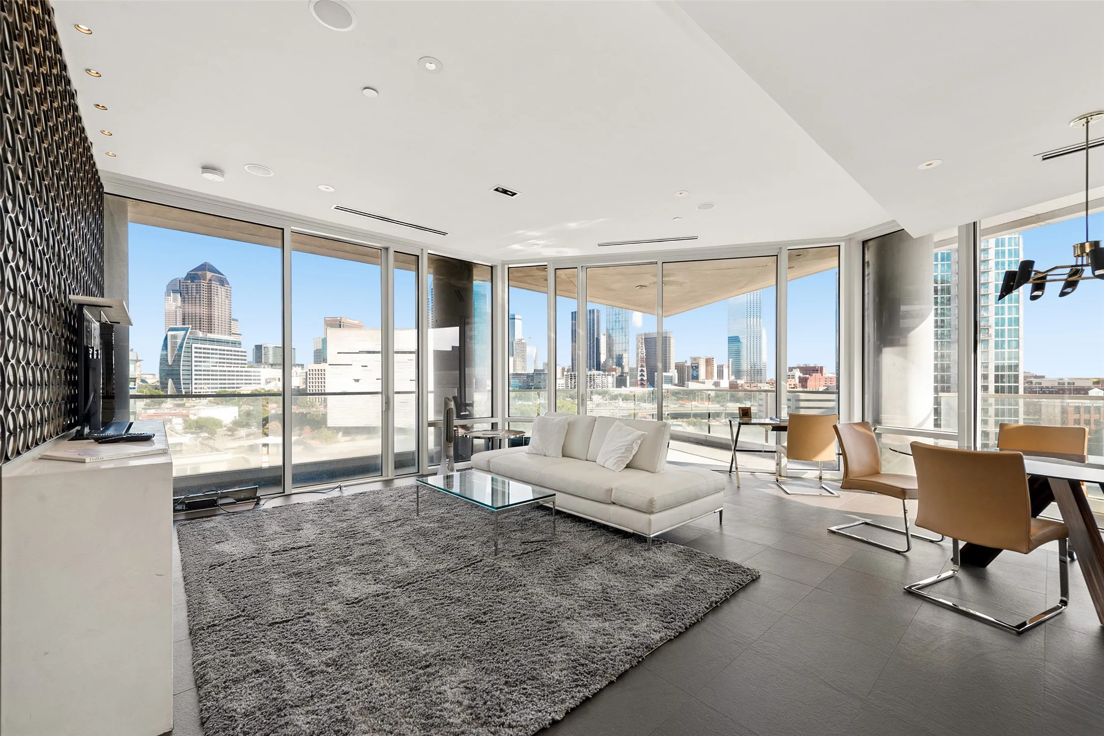 Condominium For Rent in Dallas County , 2408 Victory Park Lane 735, Dallas, Texas 75219, 2 Bedroom, 2 Bathroom, 2 Garage spaces, 1,442 Sqft, built in 2005, mls#21398789, Real Estate Agent in Dallas, Homes For Rent in Dallas county, Homes For Rent in Dallas, Realtor in Dallas Texas, Real Estate Brokerage Independent Realty Texas, Luminita Cordes Realtor