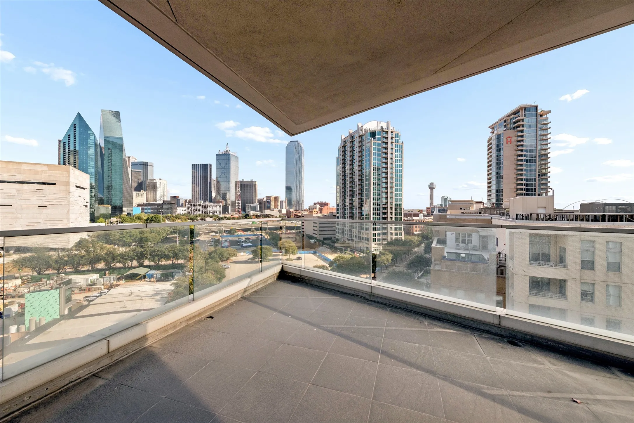 Condominium For Rent in Dallas County , 2408 Victory Park Lane 735, Dallas, Texas 75219, 2 Bedroom, 2 Bathroom, 2 Garage spaces, 1,442 Sqft, built in 2005, mls#21398789, Real Estate Agent in Dallas, Homes For Rent in Dallas county, Homes For Rent in Dallas, Realtor in Dallas Texas, Real Estate Brokerage Independent Realty Texas, Luminita Cordes Realtor