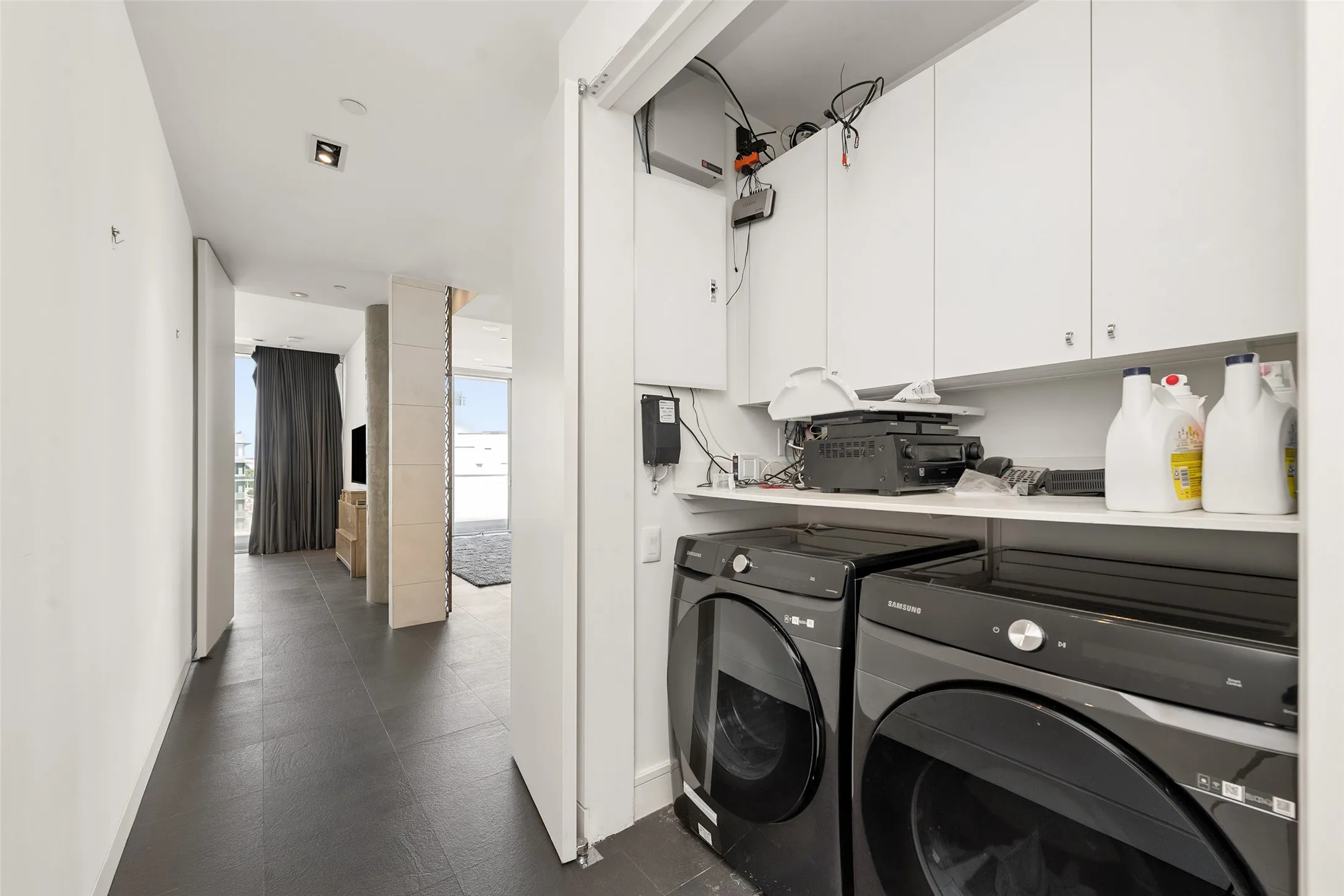 Condominium For Rent in Dallas County , 2408 Victory Park Lane 735, Dallas, Texas 75219, 2 Bedroom, 2 Bathroom, 2 Garage spaces, 1,442 Sqft, built in 2005, mls#21398789, Real Estate Agent in Dallas, Homes For Rent in Dallas county, Homes For Rent in Dallas, Realtor in Dallas Texas, Real Estate Brokerage Independent Realty Texas, Luminita Cordes Realtor