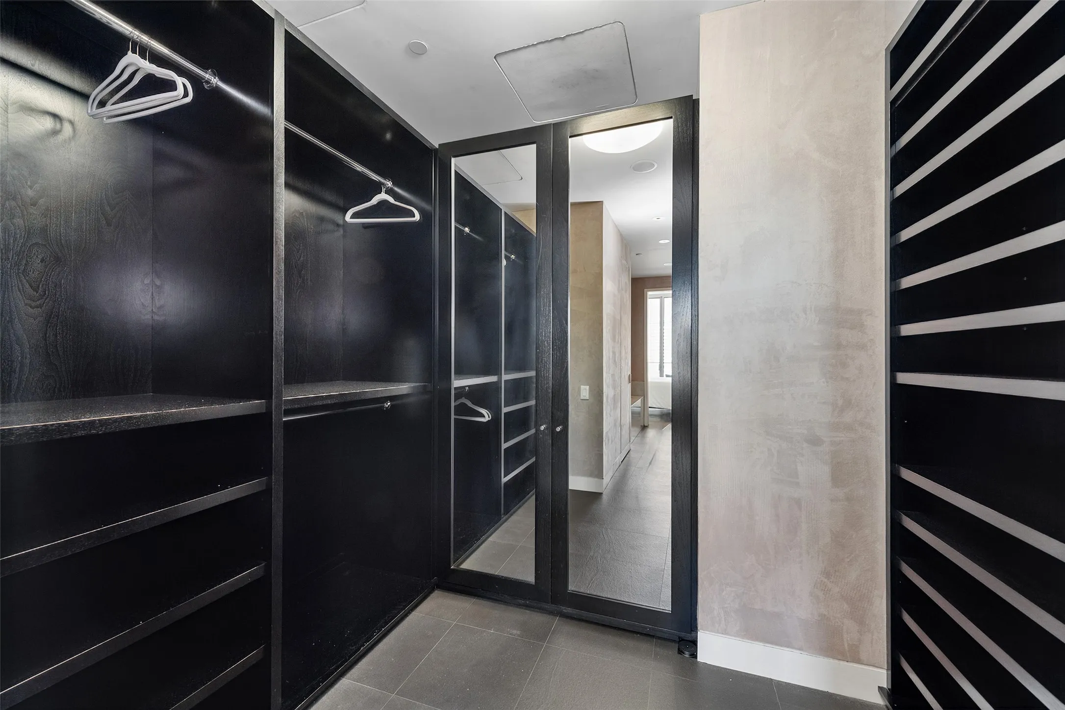 Condominium For Rent in Dallas County , 2408 Victory Park Lane 735, Dallas, Texas 75219, 2 Bedroom, 2 Bathroom, 2 Garage spaces, 1,442 Sqft, built in 2005, mls#21398789, Real Estate Agent in Dallas, Homes For Rent in Dallas county, Homes For Rent in Dallas, Realtor in Dallas Texas, Real Estate Brokerage Independent Realty Texas, Luminita Cordes Realtor