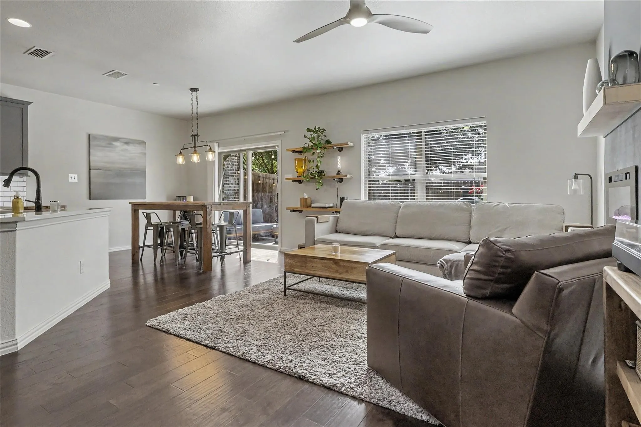 Single Family Residence For Rent in Collin County , 4828 Bridgewater Street, Plano, Texas 75074, 3 Bedroom, 3 Bathroom, 2 Garage spaces, 1,622 Sqft, built in 2015, mls#21400264, Real Estate Agent in Plano, Homes For Rent in Collin county, Homes For Rent in Plano, Realtor in Plano Texas, Real Estate Brokerage Independent Realty Texas, Luminita Cordes Realtor