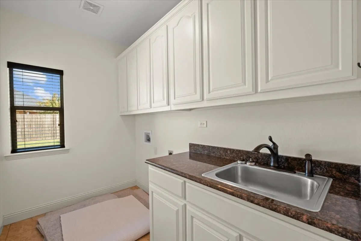 Single Family Residence For Sale in Parker County , 537 Zachary Drive, Weatherford, Texas 76087, 4 Bedroom, 3 Bathroom, 2 Garage spaces, 2,315 Sqft, built in 2014, mls#21393865, Real Estate Agent in Weatherford, Homes For Sale in Parker county, Homes For Sale in Weatherford, Realtor in Weatherford Texas, Real Estate Brokerage Independent Realty Texas, Luminita Cordes Realtor