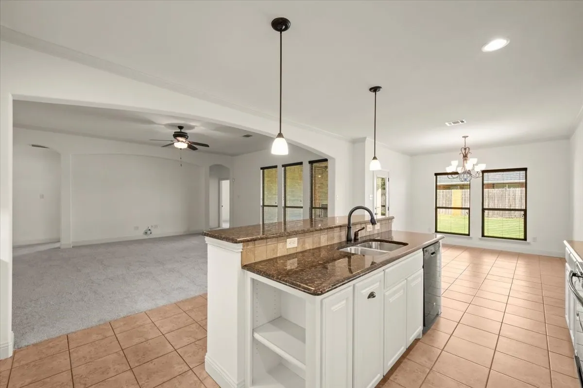 Single Family Residence For Sale in Parker County , 537 Zachary Drive, Weatherford, Texas 76087, 4 Bedroom, 3 Bathroom, 2 Garage spaces, 2,315 Sqft, built in 2014, mls#21393865, Real Estate Agent in Weatherford, Homes For Sale in Parker county, Homes For Sale in Weatherford, Realtor in Weatherford Texas, Real Estate Brokerage Independent Realty Texas, Luminita Cordes Realtor