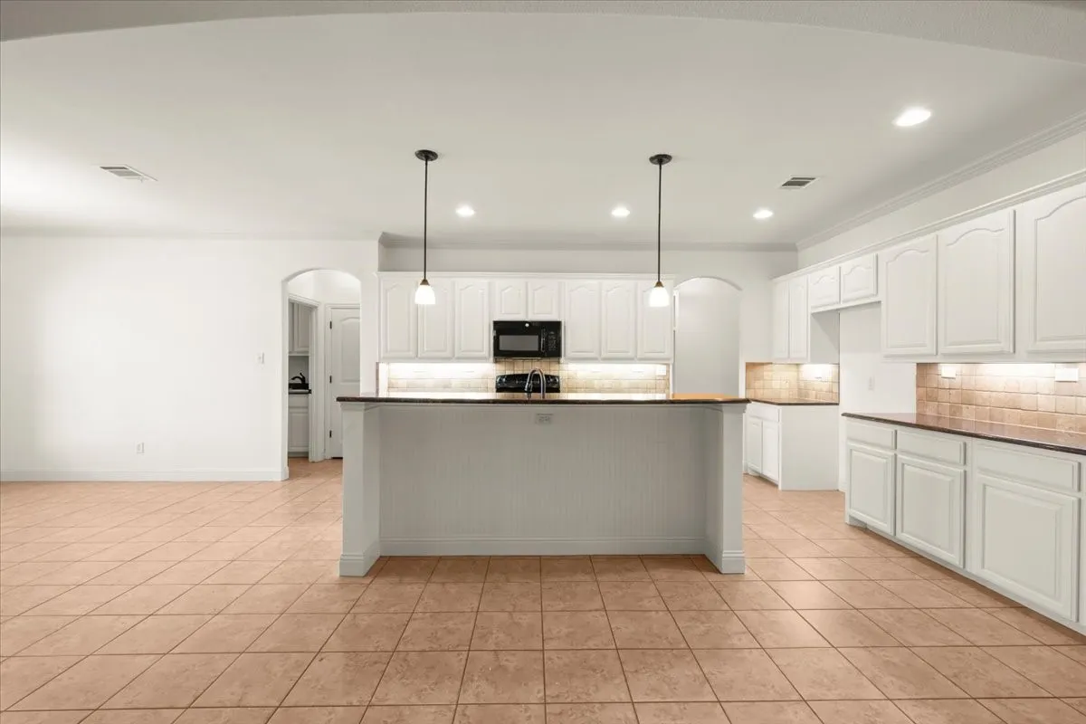 Single Family Residence For Sale in Parker County , 537 Zachary Drive, Weatherford, Texas 76087, 4 Bedroom, 3 Bathroom, 2 Garage spaces, 2,315 Sqft, built in 2014, mls#21393865, Real Estate Agent in Weatherford, Homes For Sale in Parker county, Homes For Sale in Weatherford, Realtor in Weatherford Texas, Real Estate Brokerage Independent Realty Texas, Luminita Cordes Realtor