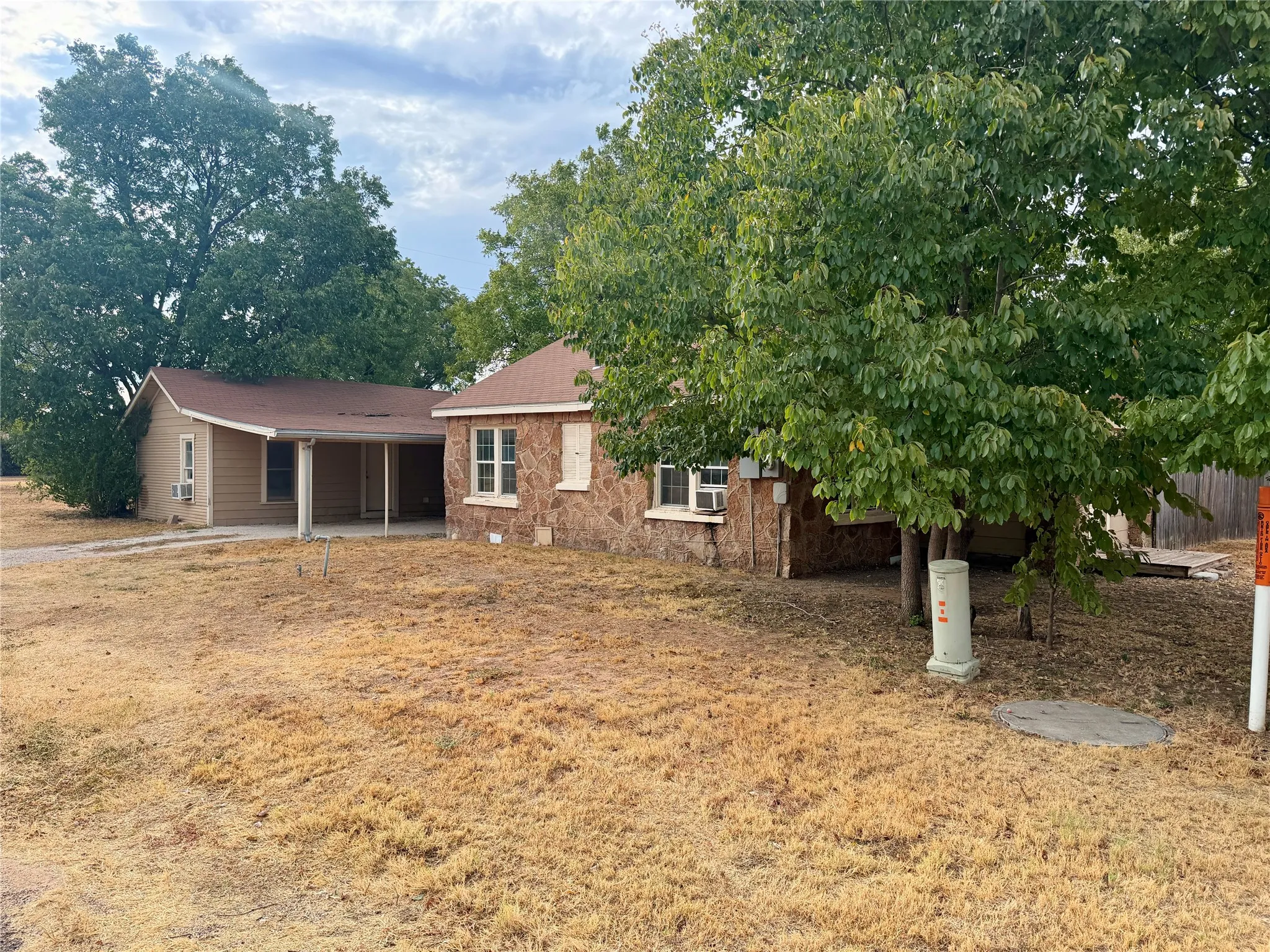 Duplex For Sale in Jones County , 610 8th Street, Hawley, Texas 79525, 0, 0, Garage spaces, 0 Sqft, built in 1938, mls#21400268, Real Estate Agent in Hawley, Homes For Sale in Jones county, Homes For Sale in Hawley, Realtor in Hawley Texas, Real Estate Brokerage Independent Realty Texas, Luminita Cordes Realtor