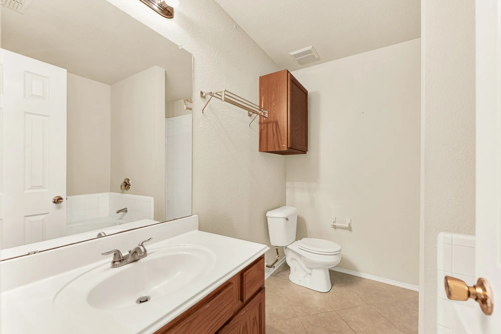 Single Family Residence For Rent in Collin County , 2809 Mesa Valley Drive, Mc Kinney, Texas 75071, 3 Bedroom, 2 Bathroom, 2 Garage spaces, 1,736 Sqft, built in 2002, mls#21399615, Real Estate Agent in Mc Kinney, Homes For Rent in Collin county, Homes For Rent in Mc Kinney, Realtor in Mc Kinney Texas, Real Estate Brokerage Independent Realty Texas, Luminita Cordes Realtor