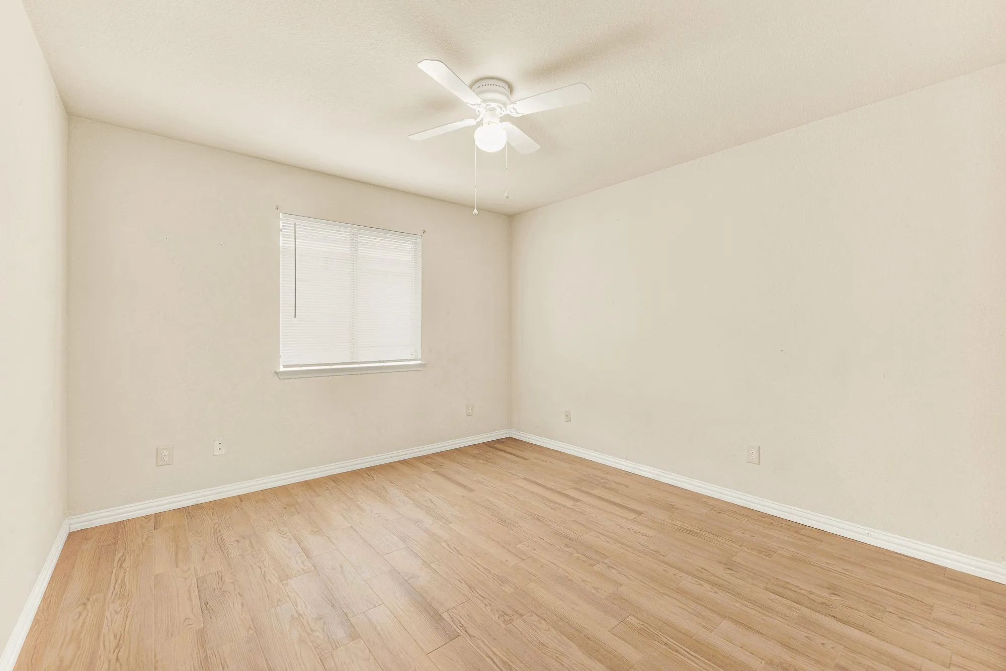 Single Family Residence For Rent in Collin County , 2809 Mesa Valley Drive, Mc Kinney, Texas 75071, 3 Bedroom, 2 Bathroom, 2 Garage spaces, 1,736 Sqft, built in 2002, mls#21399615, Real Estate Agent in Mc Kinney, Homes For Rent in Collin county, Homes For Rent in Mc Kinney, Realtor in Mc Kinney Texas, Real Estate Brokerage Independent Realty Texas, Luminita Cordes Realtor
