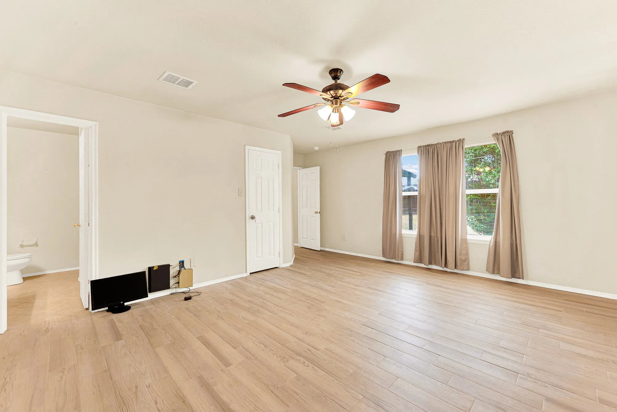 Single Family Residence For Rent in Collin County , 2809 Mesa Valley Drive, Mc Kinney, Texas 75071, 3 Bedroom, 2 Bathroom, 2 Garage spaces, 1,736 Sqft, built in 2002, mls#21399615, Real Estate Agent in Mc Kinney, Homes For Rent in Collin county, Homes For Rent in Mc Kinney, Realtor in Mc Kinney Texas, Real Estate Brokerage Independent Realty Texas, Luminita Cordes Realtor