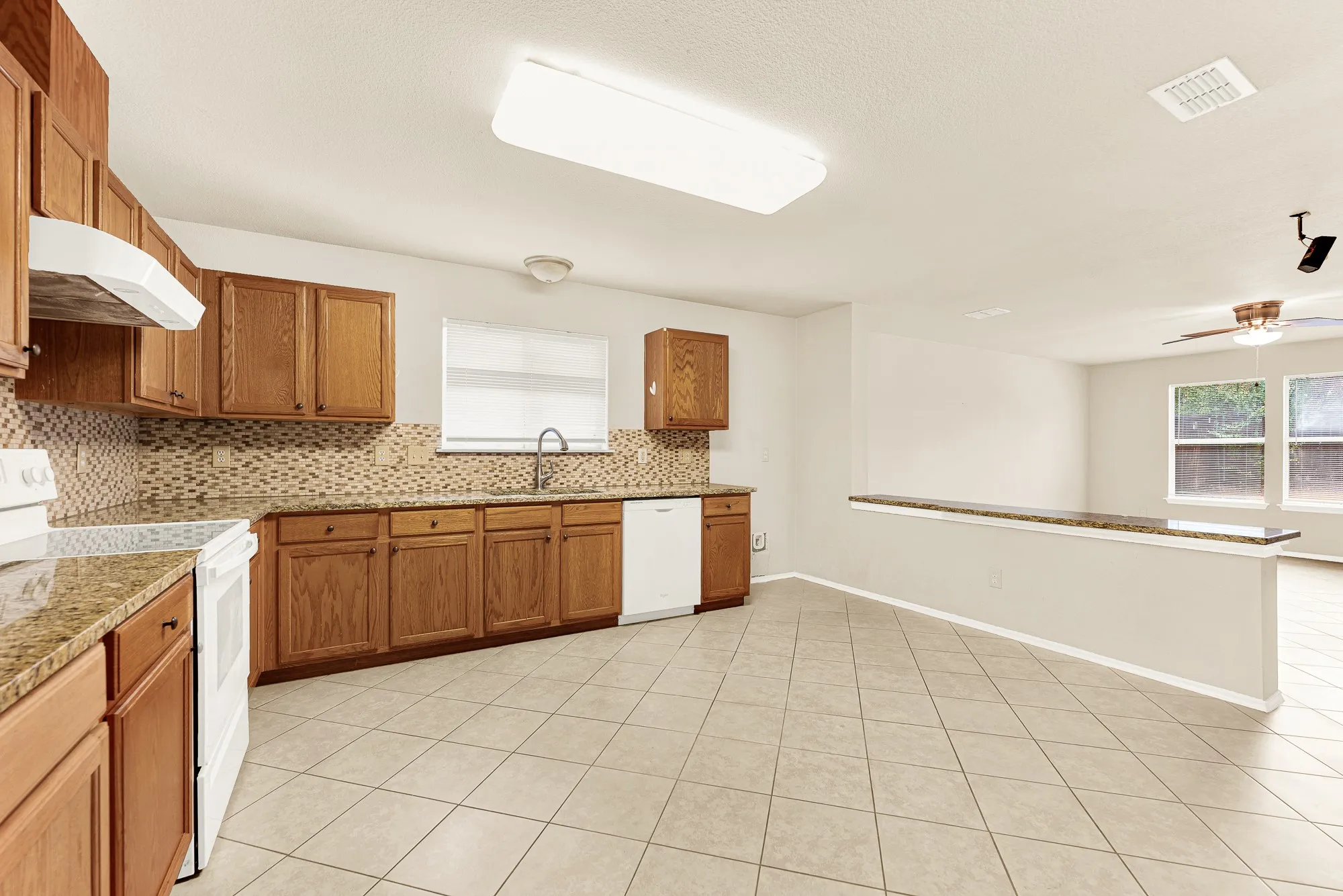 Single Family Residence For Rent in Collin County , 2809 Mesa Valley Drive, Mc Kinney, Texas 75071, 3 Bedroom, 2 Bathroom, 2 Garage spaces, 1,736 Sqft, built in 2002, mls#21399615, Real Estate Agent in Mc Kinney, Homes For Rent in Collin county, Homes For Rent in Mc Kinney, Realtor in Mc Kinney Texas, Real Estate Brokerage Independent Realty Texas, Luminita Cordes Realtor