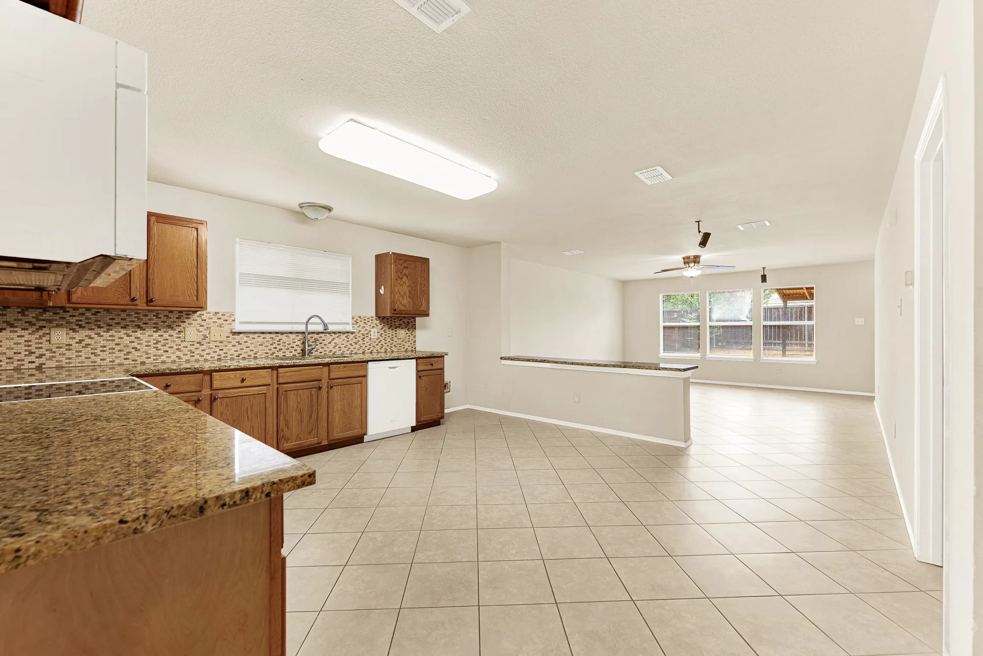 Single Family Residence For Rent in Collin County , 2809 Mesa Valley Drive, Mc Kinney, Texas 75071, 3 Bedroom, 2 Bathroom, 2 Garage spaces, 1,736 Sqft, built in 2002, mls#21399615, Real Estate Agent in Mc Kinney, Homes For Rent in Collin county, Homes For Rent in Mc Kinney, Realtor in Mc Kinney Texas, Real Estate Brokerage Independent Realty Texas, Luminita Cordes Realtor