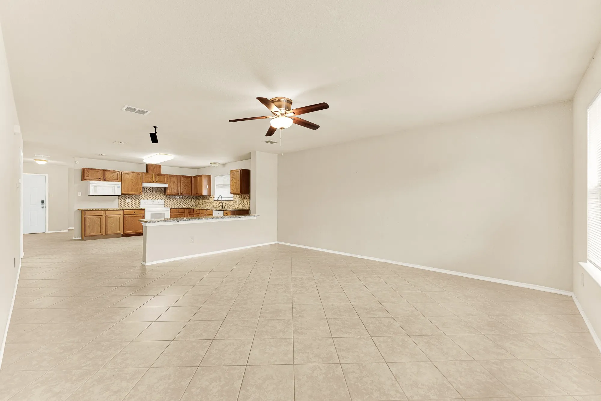 Single Family Residence For Rent in Collin County , 2809 Mesa Valley Drive, Mc Kinney, Texas 75071, 3 Bedroom, 2 Bathroom, 2 Garage spaces, 1,736 Sqft, built in 2002, mls#21399615, Real Estate Agent in Mc Kinney, Homes For Rent in Collin county, Homes For Rent in Mc Kinney, Realtor in Mc Kinney Texas, Real Estate Brokerage Independent Realty Texas, Luminita Cordes Realtor