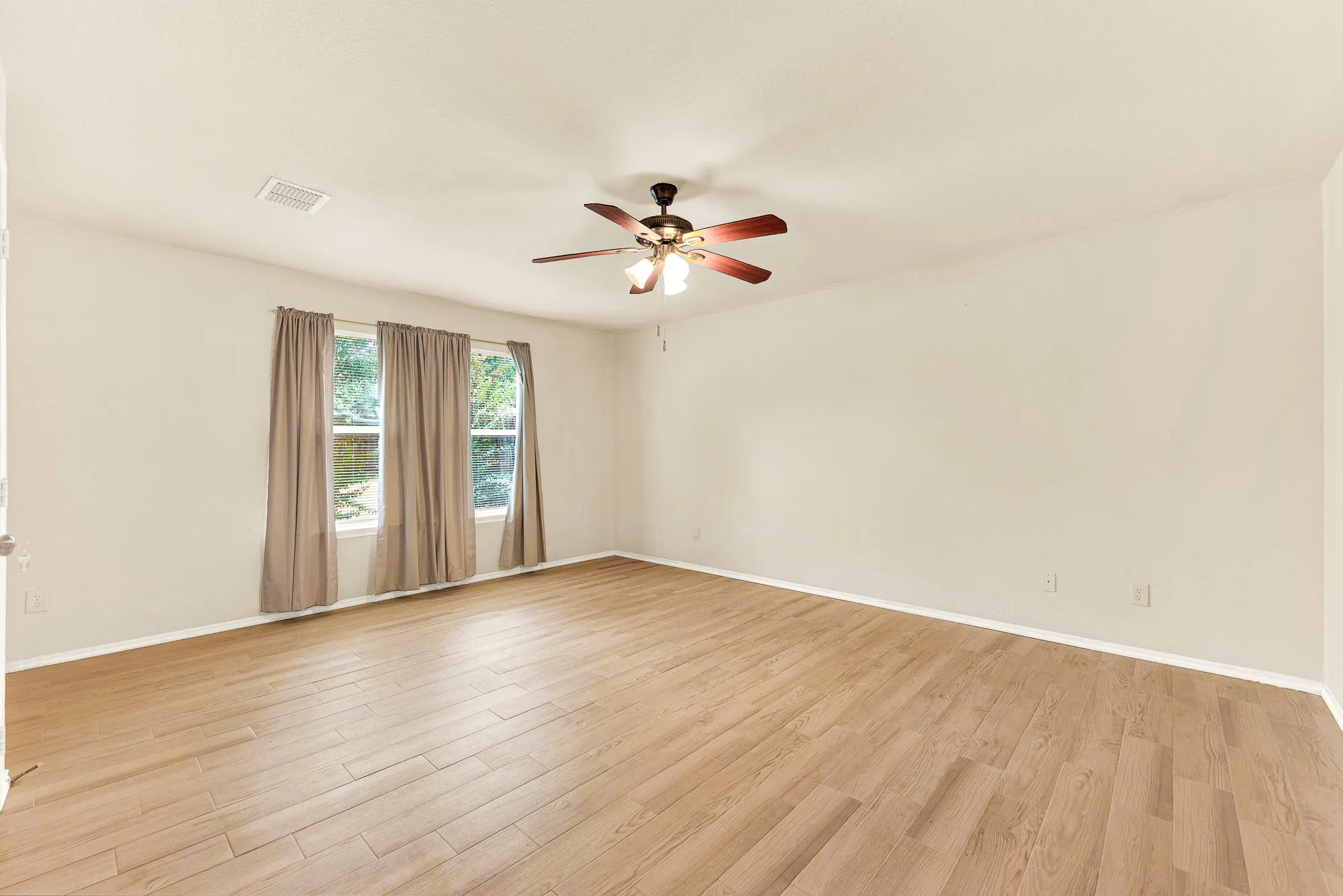 Single Family Residence For Rent in Collin County , 2809 Mesa Valley Drive, Mc Kinney, Texas 75071, 3 Bedroom, 2 Bathroom, 2 Garage spaces, 1,736 Sqft, built in 2002, mls#21399615, Real Estate Agent in Mc Kinney, Homes For Rent in Collin county, Homes For Rent in Mc Kinney, Realtor in Mc Kinney Texas, Real Estate Brokerage Independent Realty Texas, Luminita Cordes Realtor