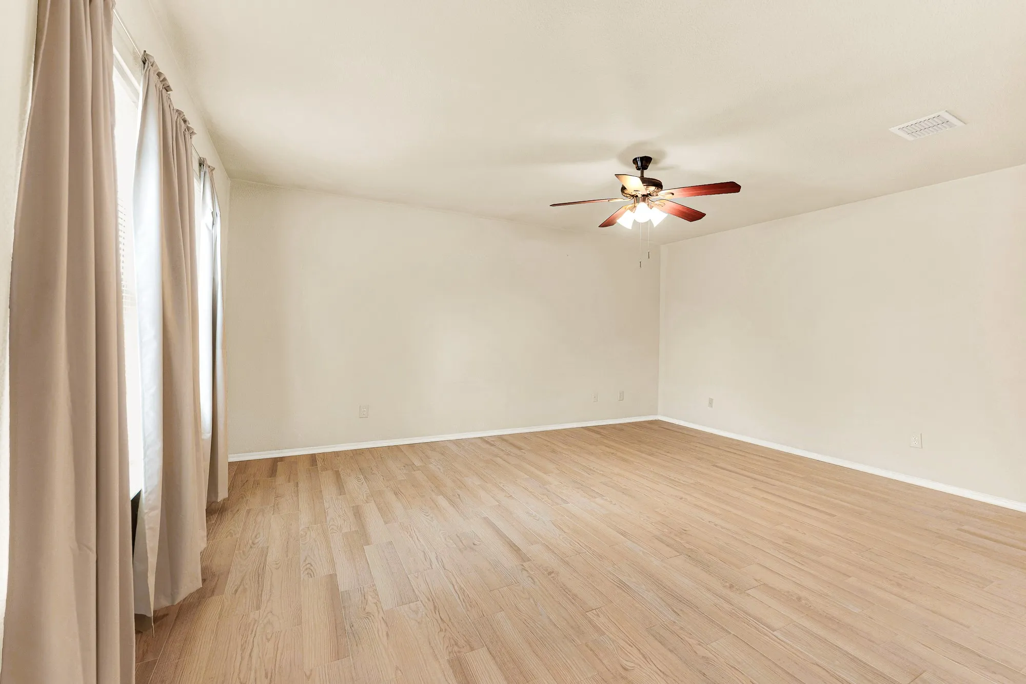 Single Family Residence For Rent in Collin County , 2809 Mesa Valley Drive, Mc Kinney, Texas 75071, 3 Bedroom, 2 Bathroom, 2 Garage spaces, 1,736 Sqft, built in 2002, mls#21399615, Real Estate Agent in Mc Kinney, Homes For Rent in Collin county, Homes For Rent in Mc Kinney, Realtor in Mc Kinney Texas, Real Estate Brokerage Independent Realty Texas, Luminita Cordes Realtor