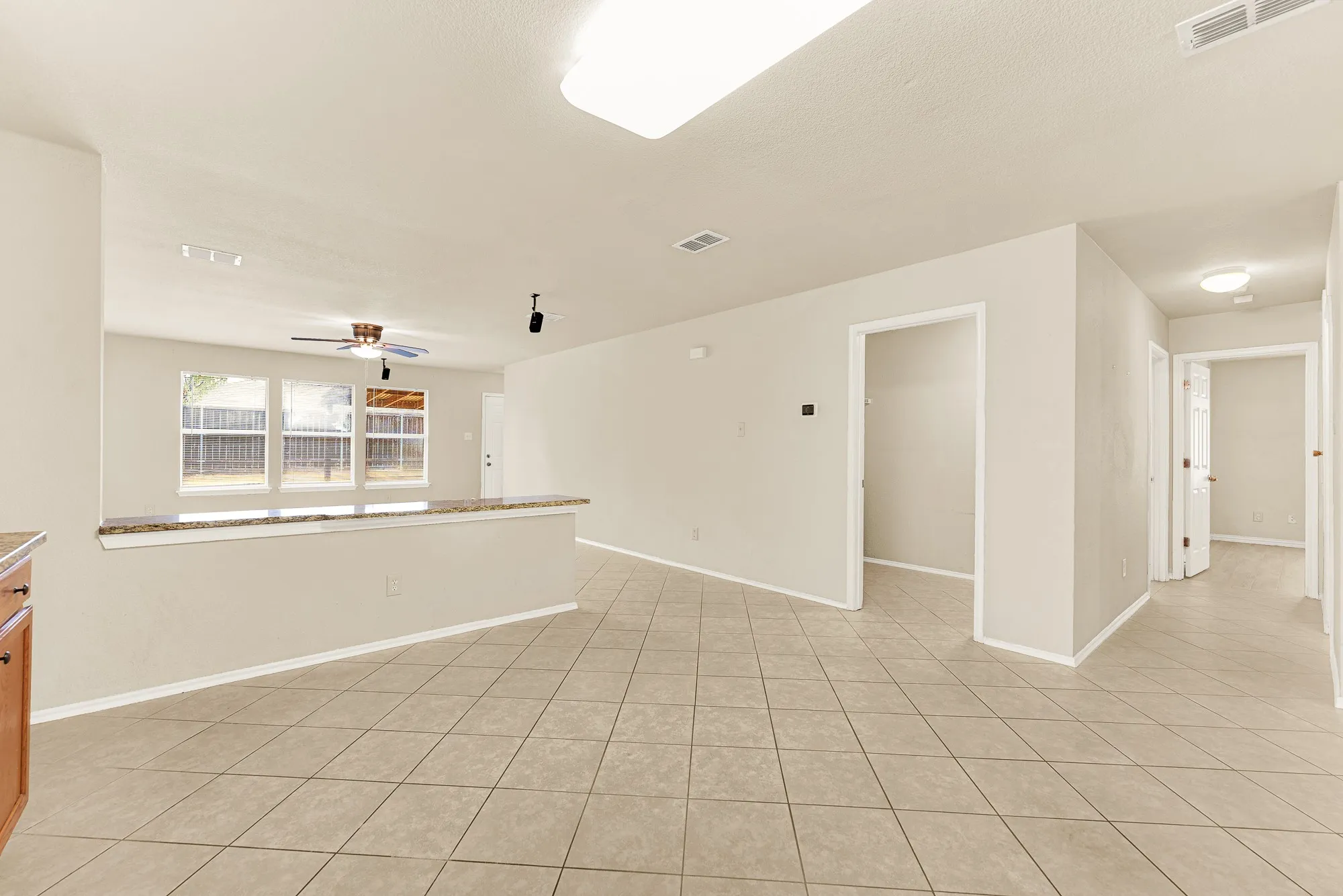 Single Family Residence For Rent in Collin County , 2809 Mesa Valley Drive, Mc Kinney, Texas 75071, 3 Bedroom, 2 Bathroom, 2 Garage spaces, 1,736 Sqft, built in 2002, mls#21399615, Real Estate Agent in Mc Kinney, Homes For Rent in Collin county, Homes For Rent in Mc Kinney, Realtor in Mc Kinney Texas, Real Estate Brokerage Independent Realty Texas, Luminita Cordes Realtor