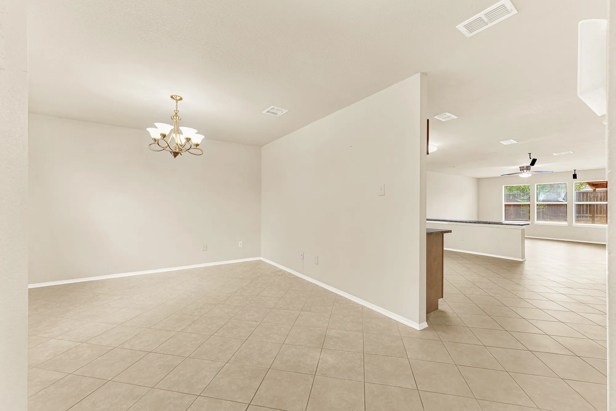 Single Family Residence For Rent in Collin County , 2809 Mesa Valley Drive, Mc Kinney, Texas 75071, 3 Bedroom, 2 Bathroom, 2 Garage spaces, 1,736 Sqft, built in 2002, mls#21399615, Real Estate Agent in Mc Kinney, Homes For Rent in Collin county, Homes For Rent in Mc Kinney, Realtor in Mc Kinney Texas, Real Estate Brokerage Independent Realty Texas, Luminita Cordes Realtor