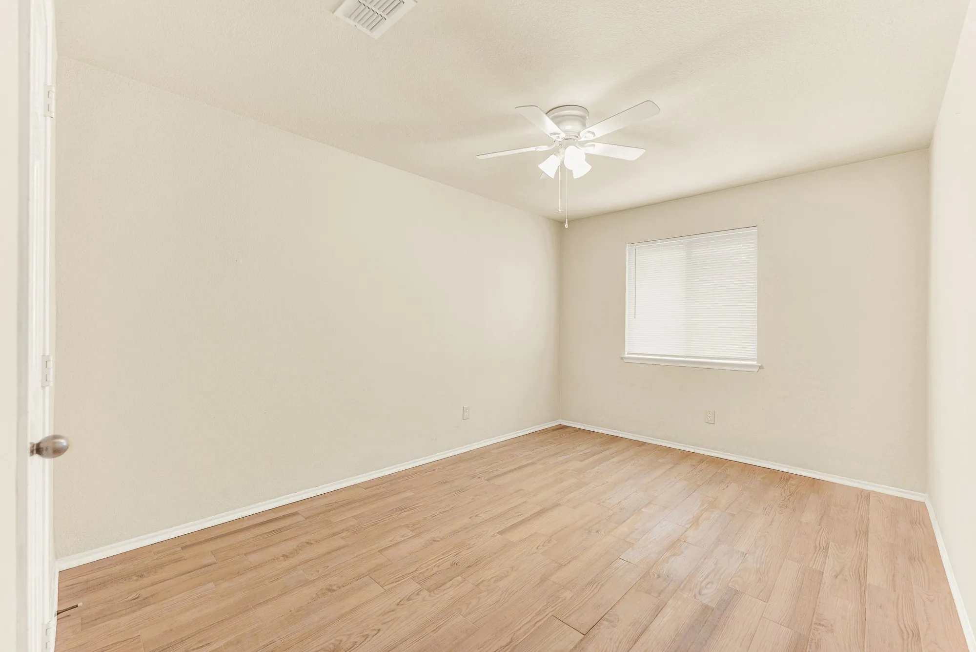 Single Family Residence For Rent in Collin County , 2809 Mesa Valley Drive, Mc Kinney, Texas 75071, 3 Bedroom, 2 Bathroom, 2 Garage spaces, 1,736 Sqft, built in 2002, mls#21399615, Real Estate Agent in Mc Kinney, Homes For Rent in Collin county, Homes For Rent in Mc Kinney, Realtor in Mc Kinney Texas, Real Estate Brokerage Independent Realty Texas, Luminita Cordes Realtor