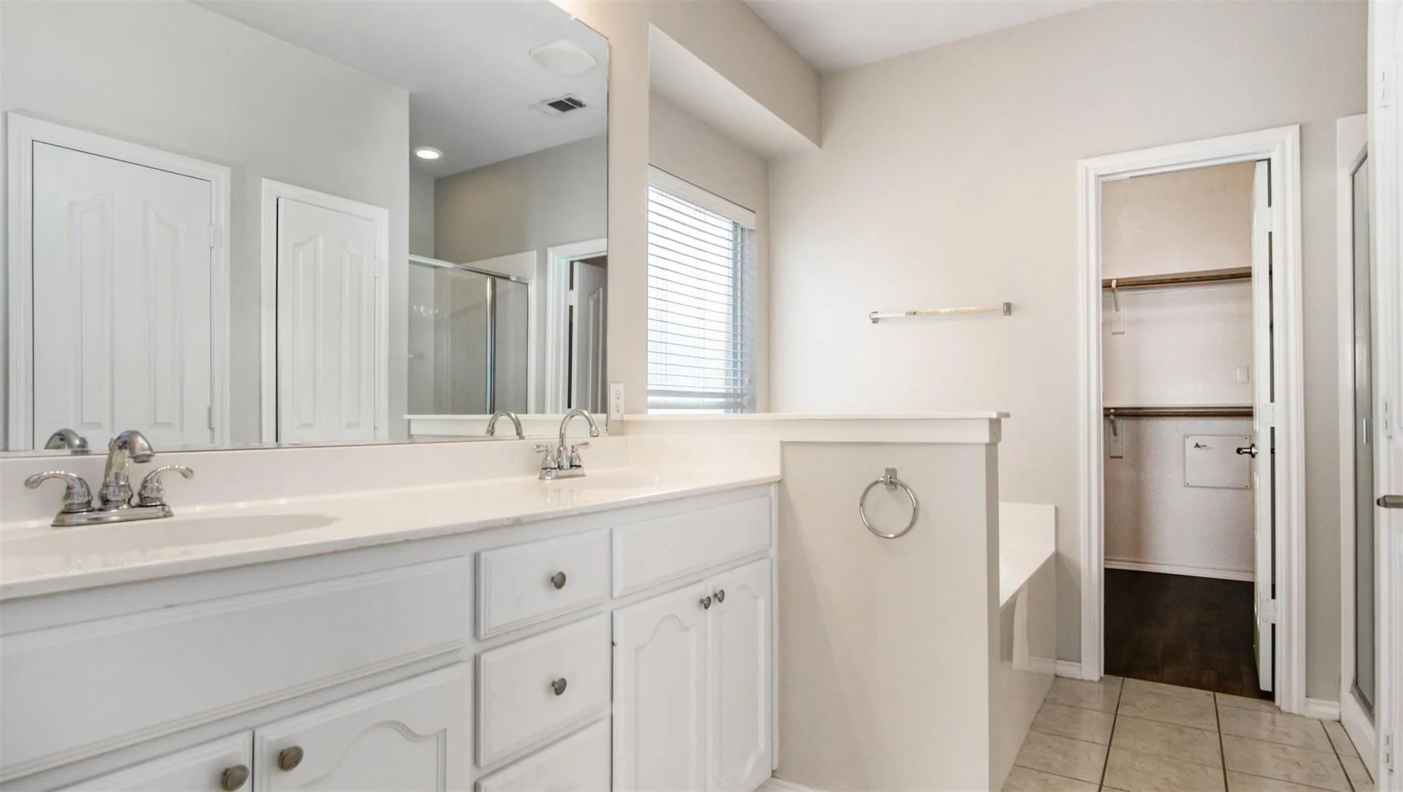 Single Family Residence For Rent in Tarrant County , 6036 Horse Trap Drive, Fort Worth, Texas 76179, 3 Bedroom, 2 Bathroom, 2 Garage spaces, 1,844 Sqft, built in 2004, mls#21400286, Real Estate Agent in Fort Worth, Homes For Rent in Tarrant county, Homes For Rent in Fort Worth, Realtor in Fort Worth Texas, Real Estate Brokerage Independent Realty Texas, Luminita Cordes Realtor