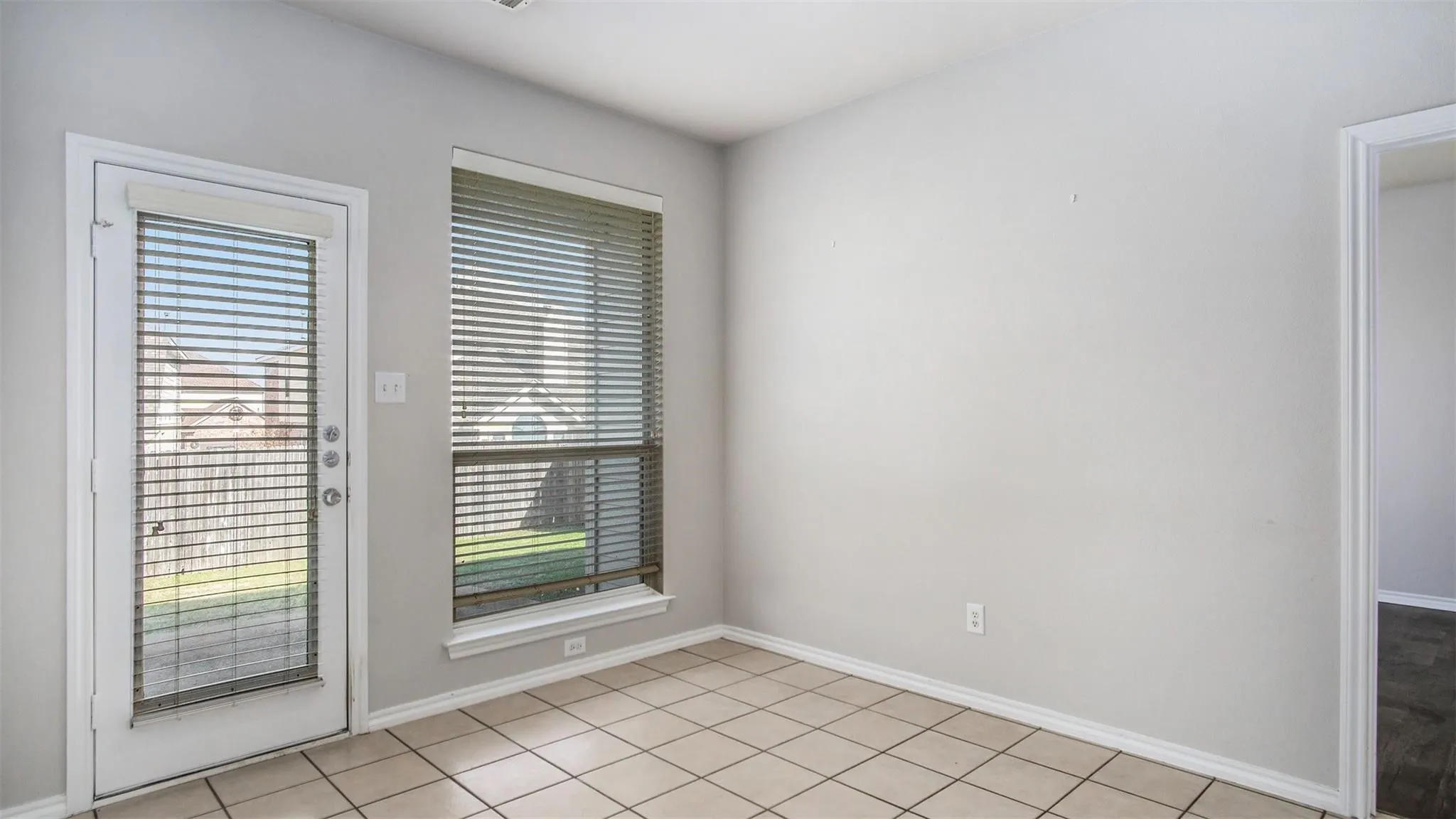 Single Family Residence For Rent in Tarrant County , 6036 Horse Trap Drive, Fort Worth, Texas 76179, 3 Bedroom, 2 Bathroom, 2 Garage spaces, 1,844 Sqft, built in 2004, mls#21400286, Real Estate Agent in Fort Worth, Homes For Rent in Tarrant county, Homes For Rent in Fort Worth, Realtor in Fort Worth Texas, Real Estate Brokerage Independent Realty Texas, Luminita Cordes Realtor