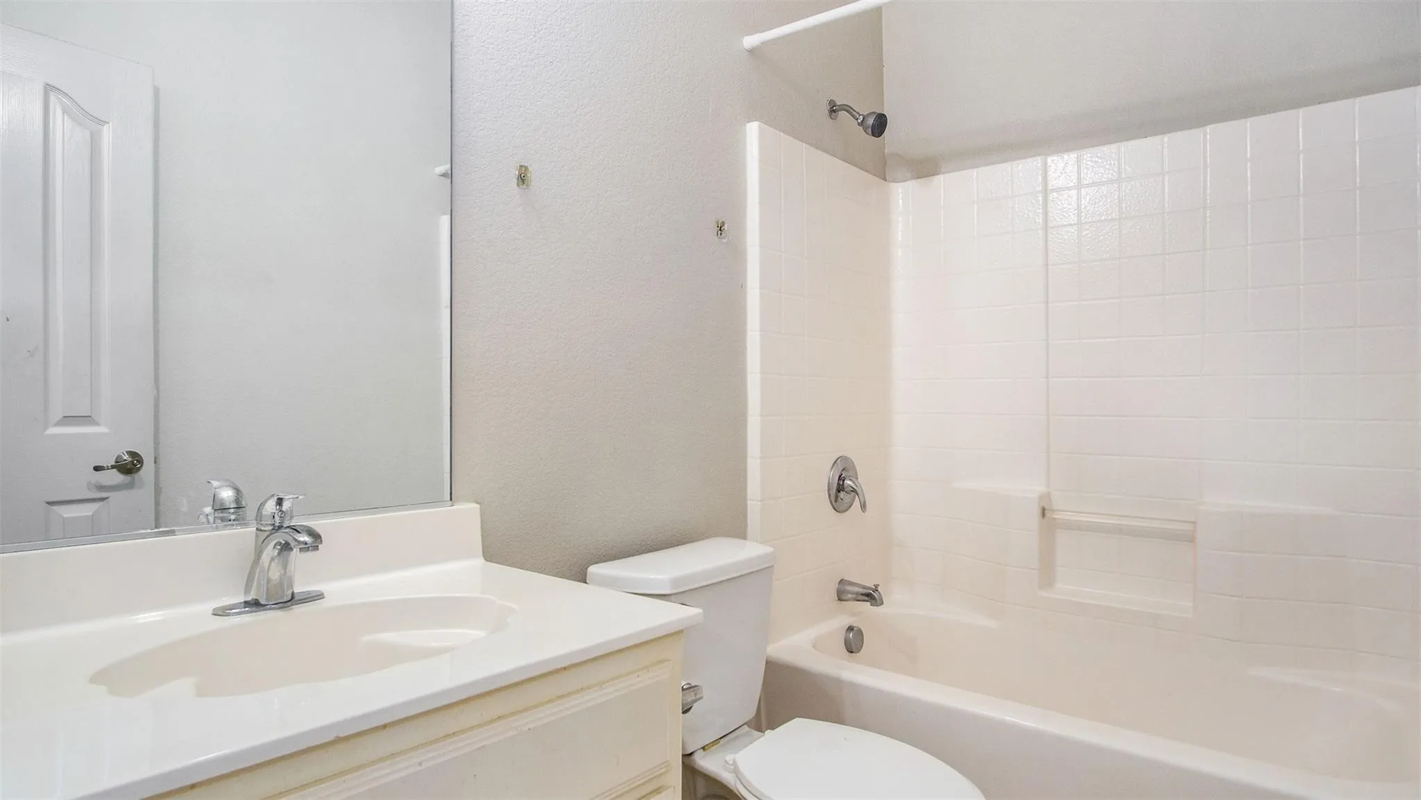 Single Family Residence For Rent in Tarrant County , 6036 Horse Trap Drive, Fort Worth, Texas 76179, 3 Bedroom, 2 Bathroom, 2 Garage spaces, 1,844 Sqft, built in 2004, mls#21400286, Real Estate Agent in Fort Worth, Homes For Rent in Tarrant county, Homes For Rent in Fort Worth, Realtor in Fort Worth Texas, Real Estate Brokerage Independent Realty Texas, Luminita Cordes Realtor