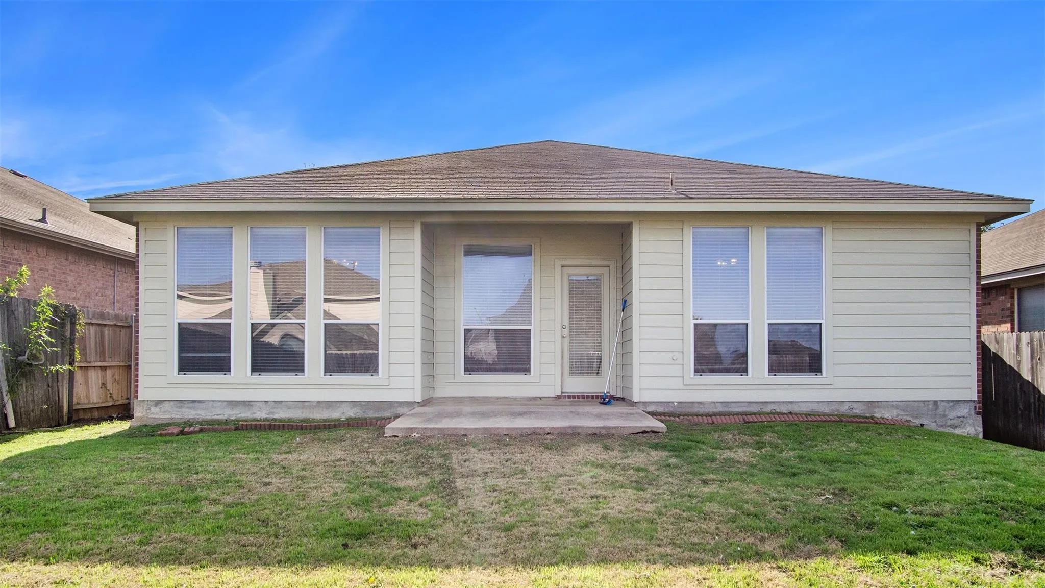 Single Family Residence For Rent in Tarrant County , 6036 Horse Trap Drive, Fort Worth, Texas 76179, 3 Bedroom, 2 Bathroom, 2 Garage spaces, 1,844 Sqft, built in 2004, mls#21400286, Real Estate Agent in Fort Worth, Homes For Rent in Tarrant county, Homes For Rent in Fort Worth, Realtor in Fort Worth Texas, Real Estate Brokerage Independent Realty Texas, Luminita Cordes Realtor
