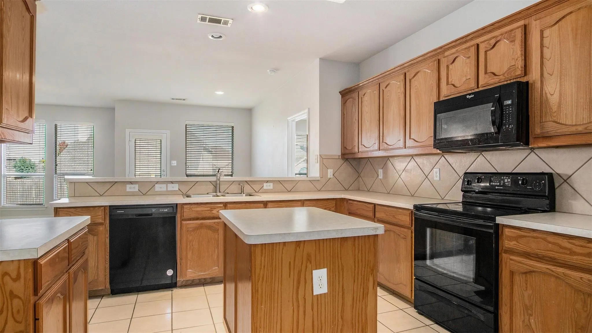 Single Family Residence For Rent in Tarrant County , 6036 Horse Trap Drive, Fort Worth, Texas 76179, 3 Bedroom, 2 Bathroom, 2 Garage spaces, 1,844 Sqft, built in 2004, mls#21400286, Real Estate Agent in Fort Worth, Homes For Rent in Tarrant county, Homes For Rent in Fort Worth, Realtor in Fort Worth Texas, Real Estate Brokerage Independent Realty Texas, Luminita Cordes Realtor