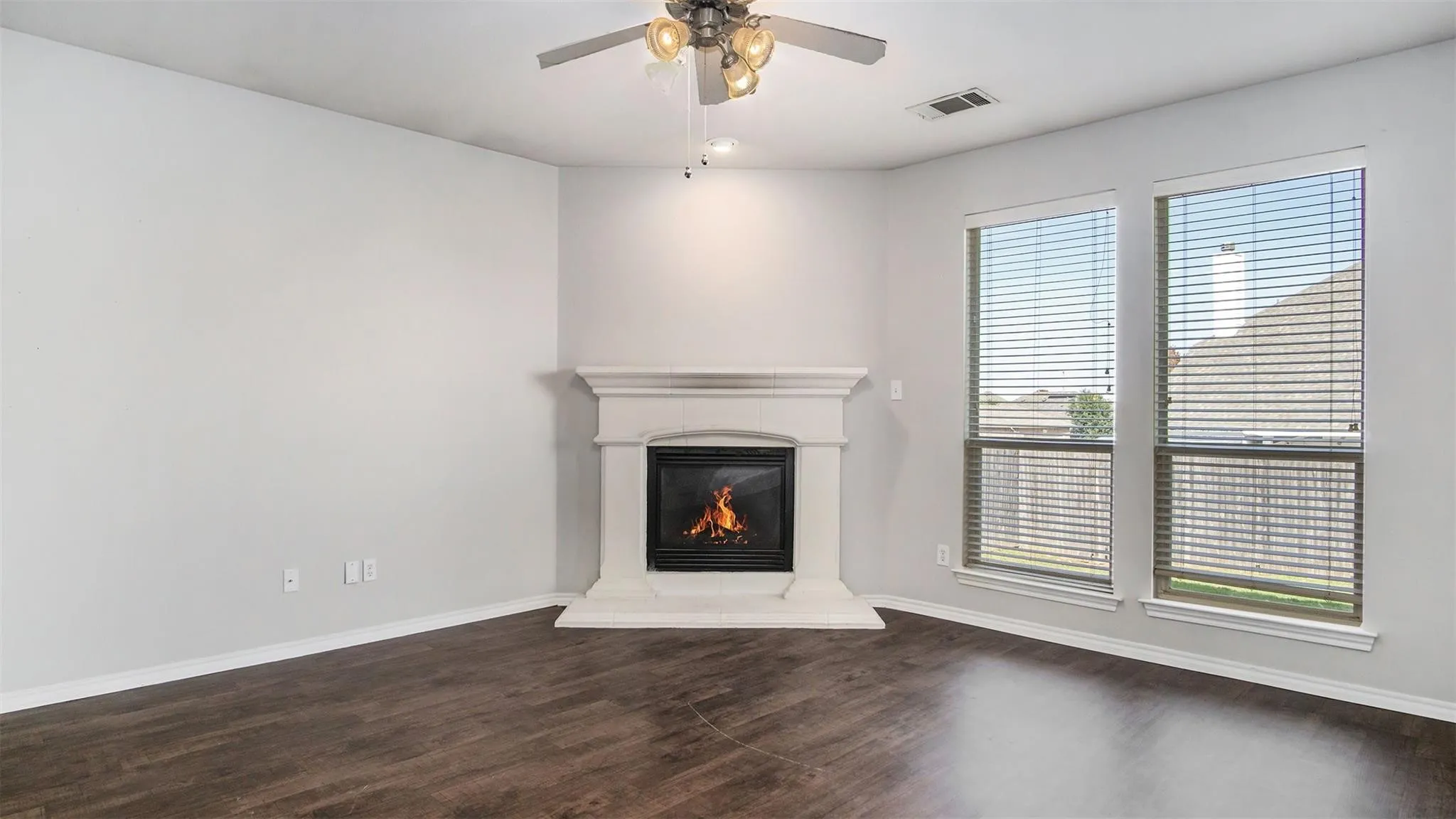 Single Family Residence For Rent in Tarrant County , 6036 Horse Trap Drive, Fort Worth, Texas 76179, 3 Bedroom, 2 Bathroom, 2 Garage spaces, 1,844 Sqft, built in 2004, mls#21400286, Real Estate Agent in Fort Worth, Homes For Rent in Tarrant county, Homes For Rent in Fort Worth, Realtor in Fort Worth Texas, Real Estate Brokerage Independent Realty Texas, Luminita Cordes Realtor