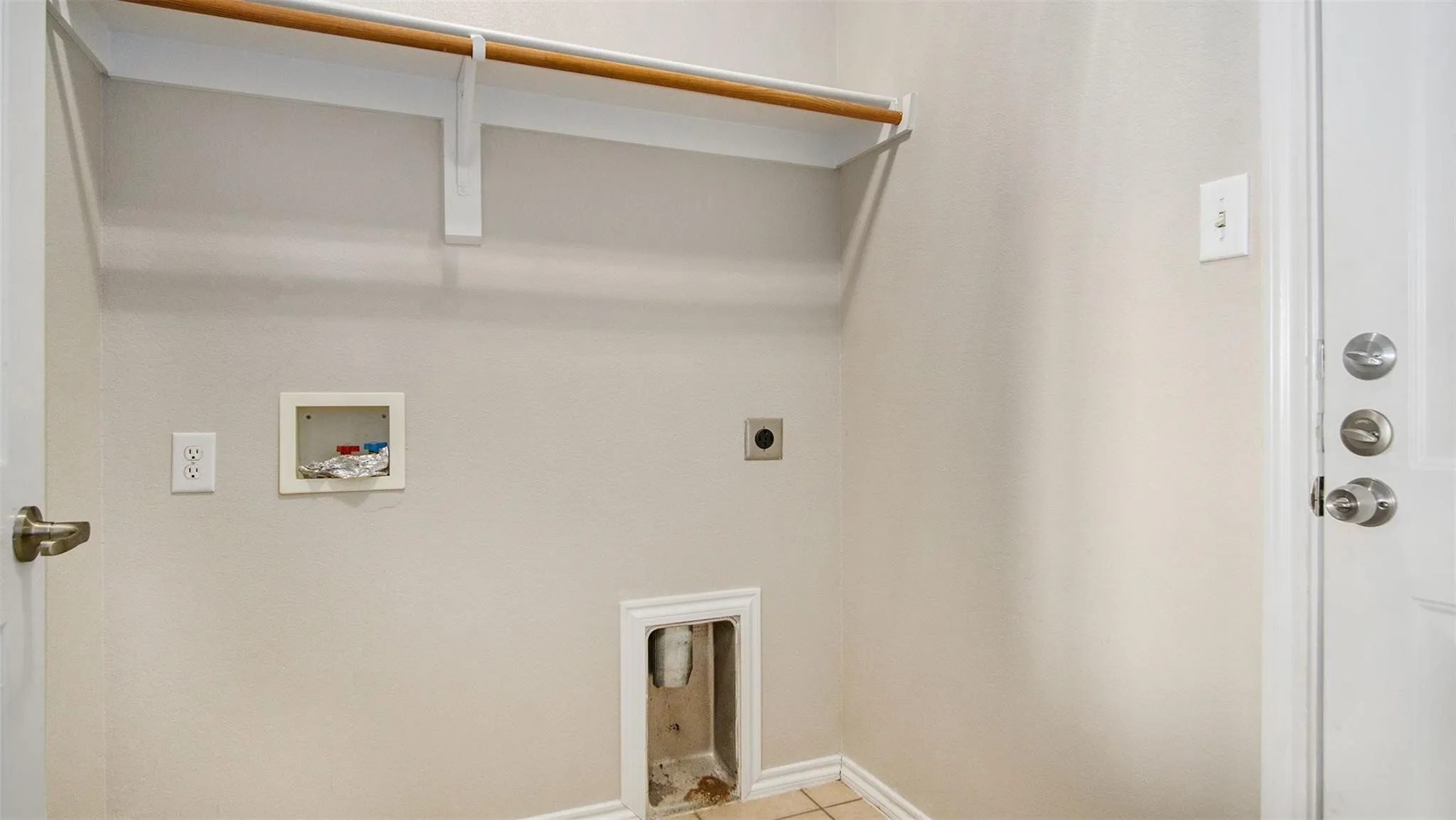 Single Family Residence For Rent in Tarrant County , 6036 Horse Trap Drive, Fort Worth, Texas 76179, 3 Bedroom, 2 Bathroom, 2 Garage spaces, 1,844 Sqft, built in 2004, mls#21400286, Real Estate Agent in Fort Worth, Homes For Rent in Tarrant county, Homes For Rent in Fort Worth, Realtor in Fort Worth Texas, Real Estate Brokerage Independent Realty Texas, Luminita Cordes Realtor