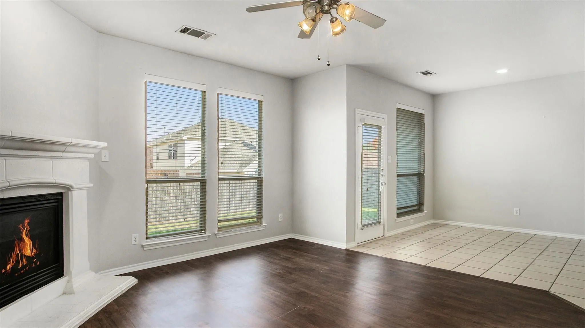 Single Family Residence For Rent in Tarrant County , 6036 Horse Trap Drive, Fort Worth, Texas 76179, 3 Bedroom, 2 Bathroom, 2 Garage spaces, 1,844 Sqft, built in 2004, mls#21400286, Real Estate Agent in Fort Worth, Homes For Rent in Tarrant county, Homes For Rent in Fort Worth, Realtor in Fort Worth Texas, Real Estate Brokerage Independent Realty Texas, Luminita Cordes Realtor
