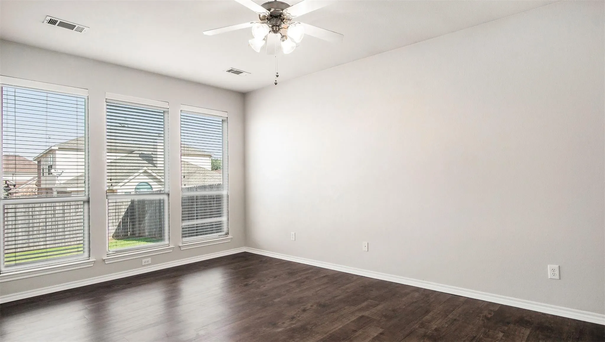 Single Family Residence For Rent in Tarrant County , 6036 Horse Trap Drive, Fort Worth, Texas 76179, 3 Bedroom, 2 Bathroom, 2 Garage spaces, 1,844 Sqft, built in 2004, mls#21400286, Real Estate Agent in Fort Worth, Homes For Rent in Tarrant county, Homes For Rent in Fort Worth, Realtor in Fort Worth Texas, Real Estate Brokerage Independent Realty Texas, Luminita Cordes Realtor